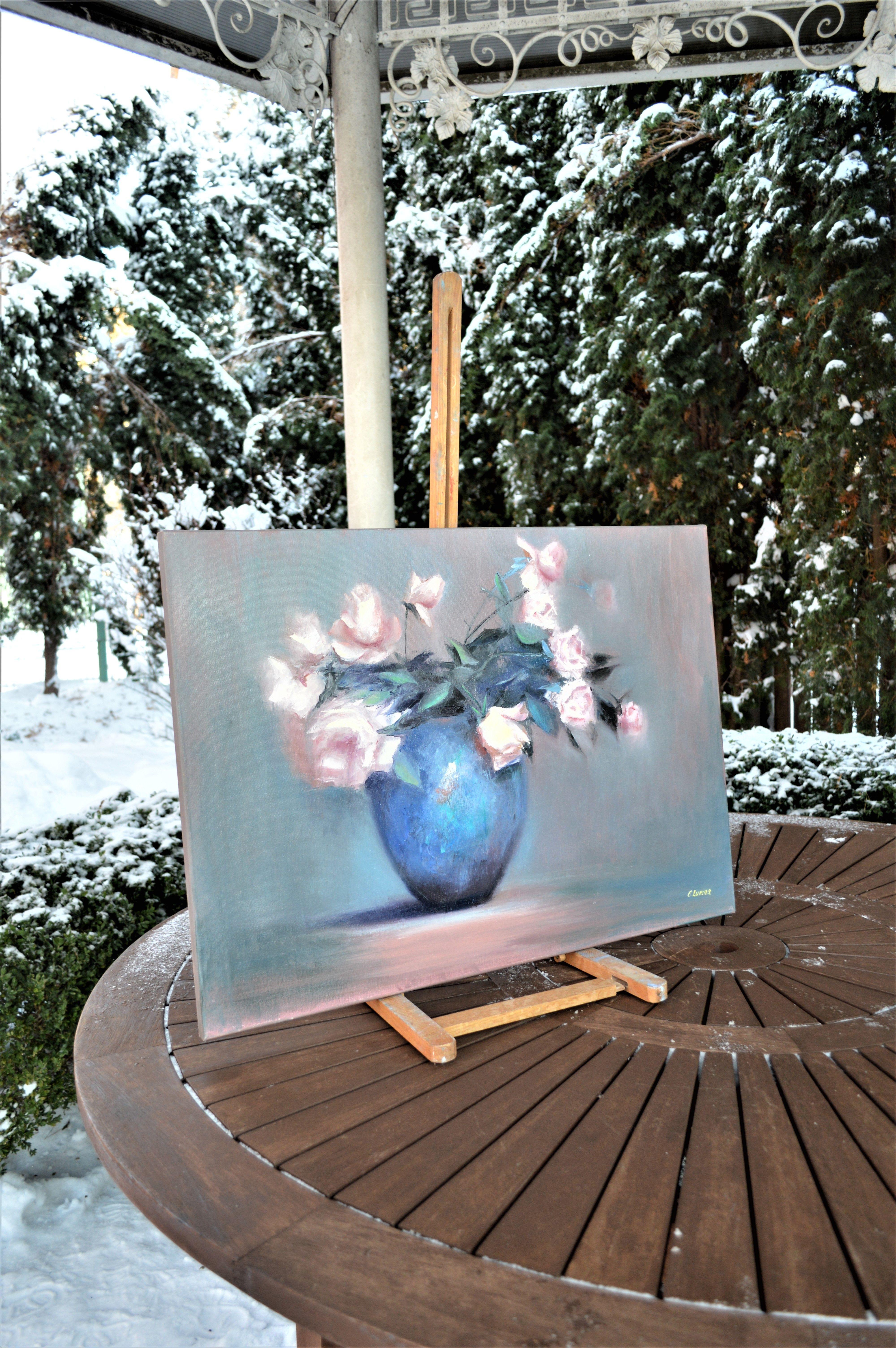 Roses dans un vase bleu 50X70 peinture à l'huile en vente 2