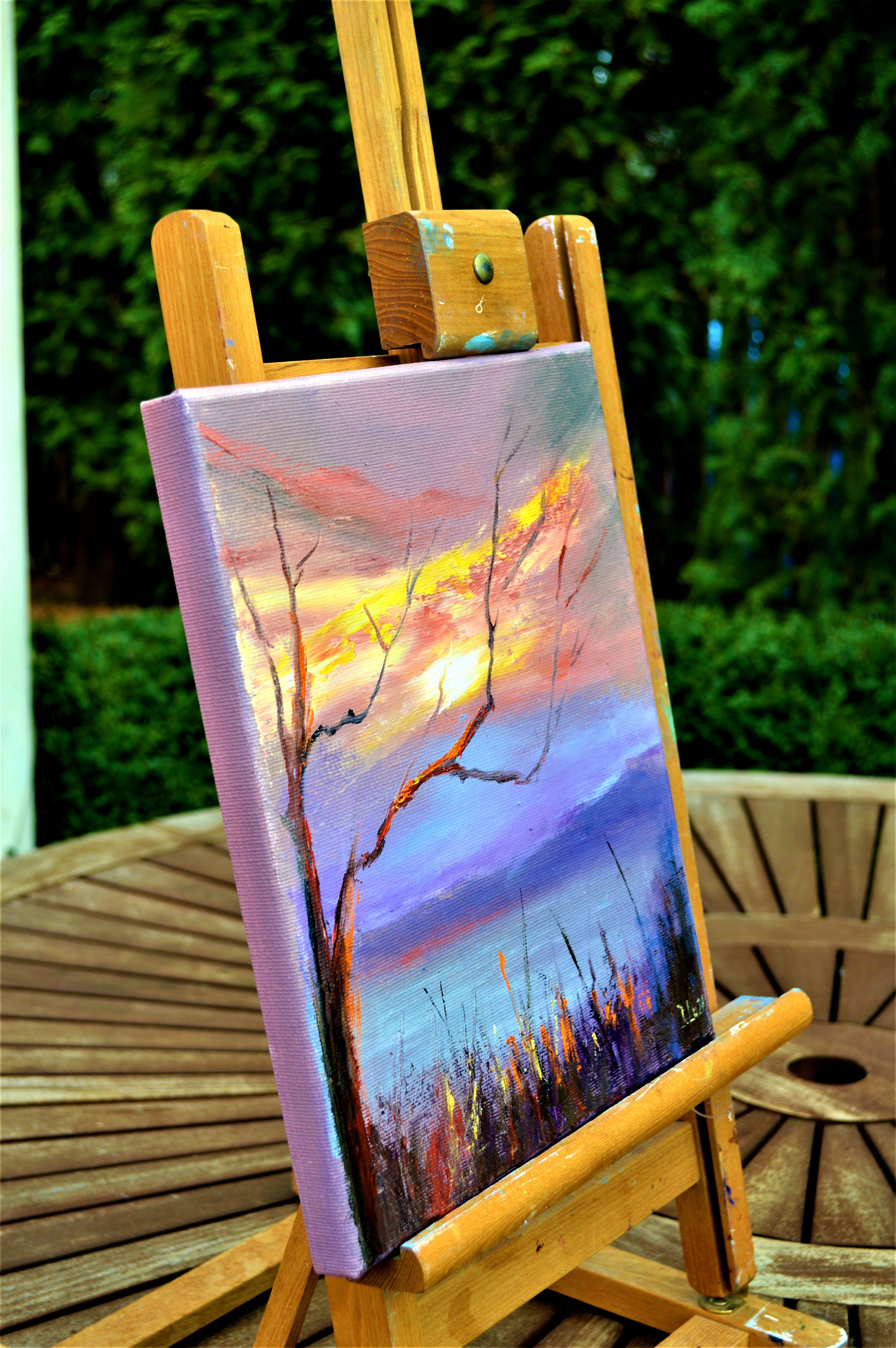 Dans cette peinture, je me suis efforcé de capturer la beauté fugace d'un coucher de soleil. Les couleurs vibrantes qui tourbillonnent dans le ciel reflètent la profondeur de l'émotion ressentie lorsque le jour rencontre la nuit dans un adieu