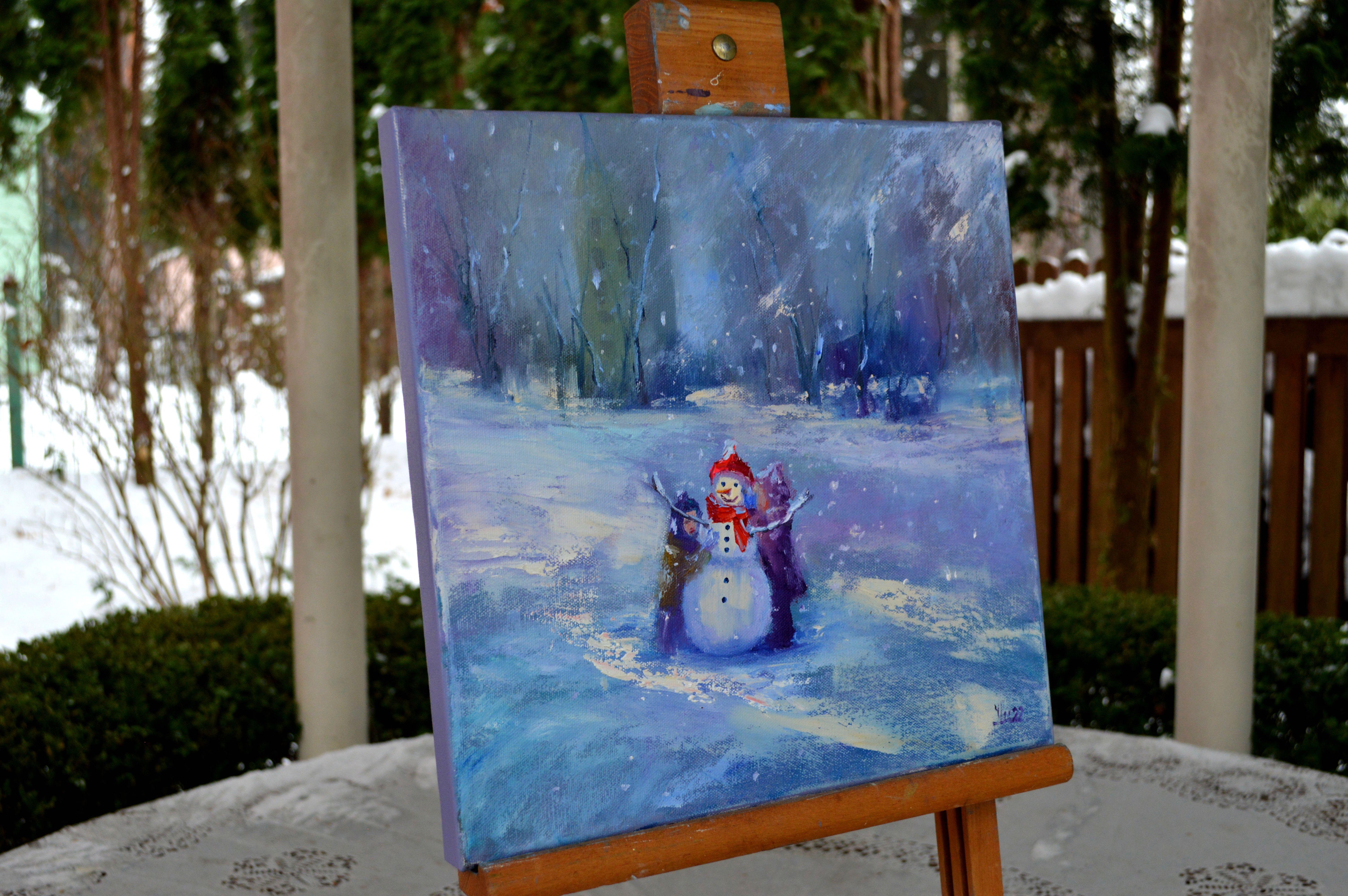 En este óleo, he plasmado un caprichoso momento invernal lleno de alegría y serenidad. El muñeco de nieve, adornado con una alegre sonrisa, se erige como símbolo de los placeres sencillos y el espíritu juguetón de la estación. Las pinceladas