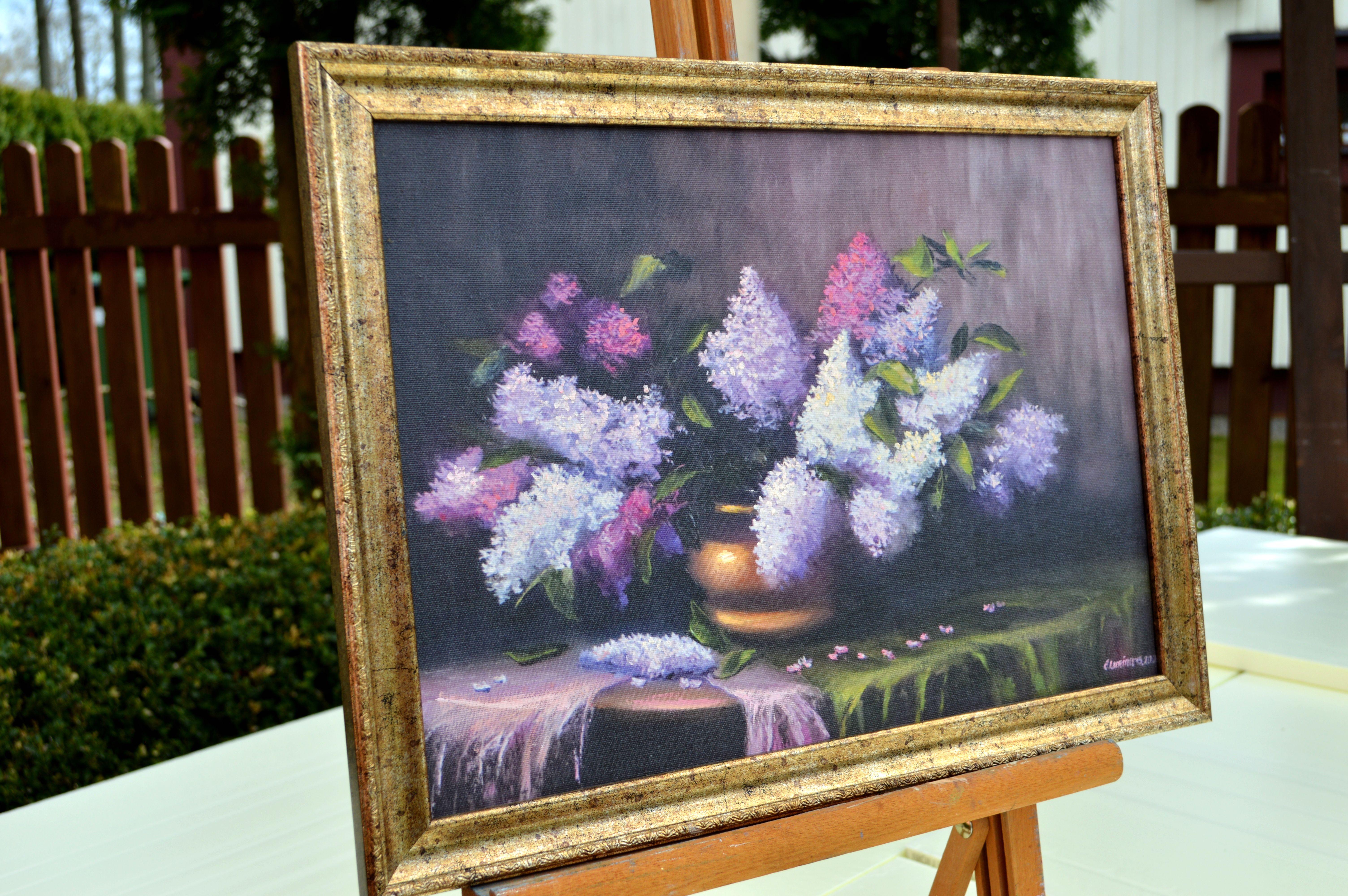 Natura morta con lillà - Still-Life Painting Grigio di Elena Lukina