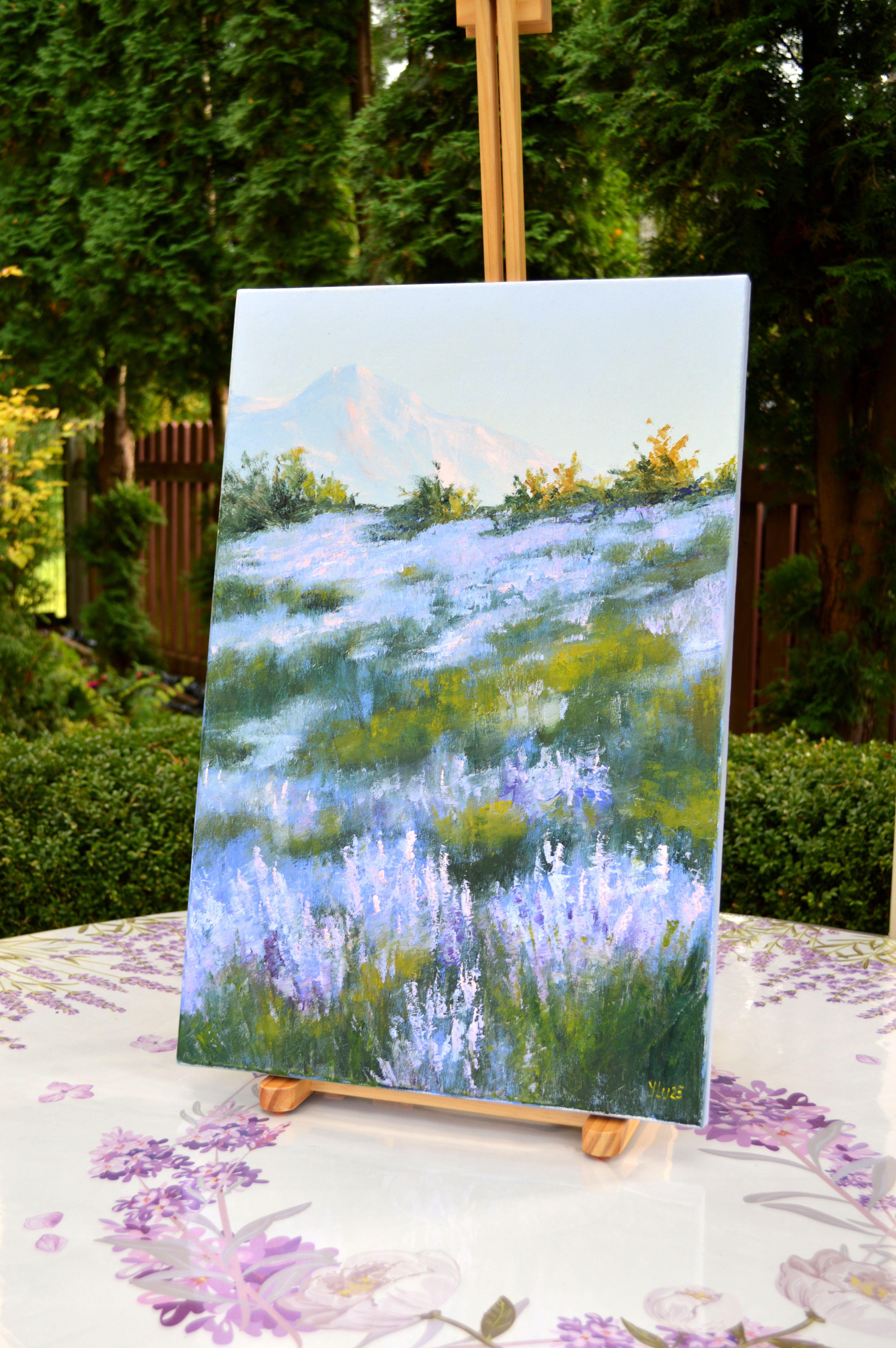 Wilder Lavendel im Dunst der Morgensonne (Grau), Interior Painting, von Elena Lukina