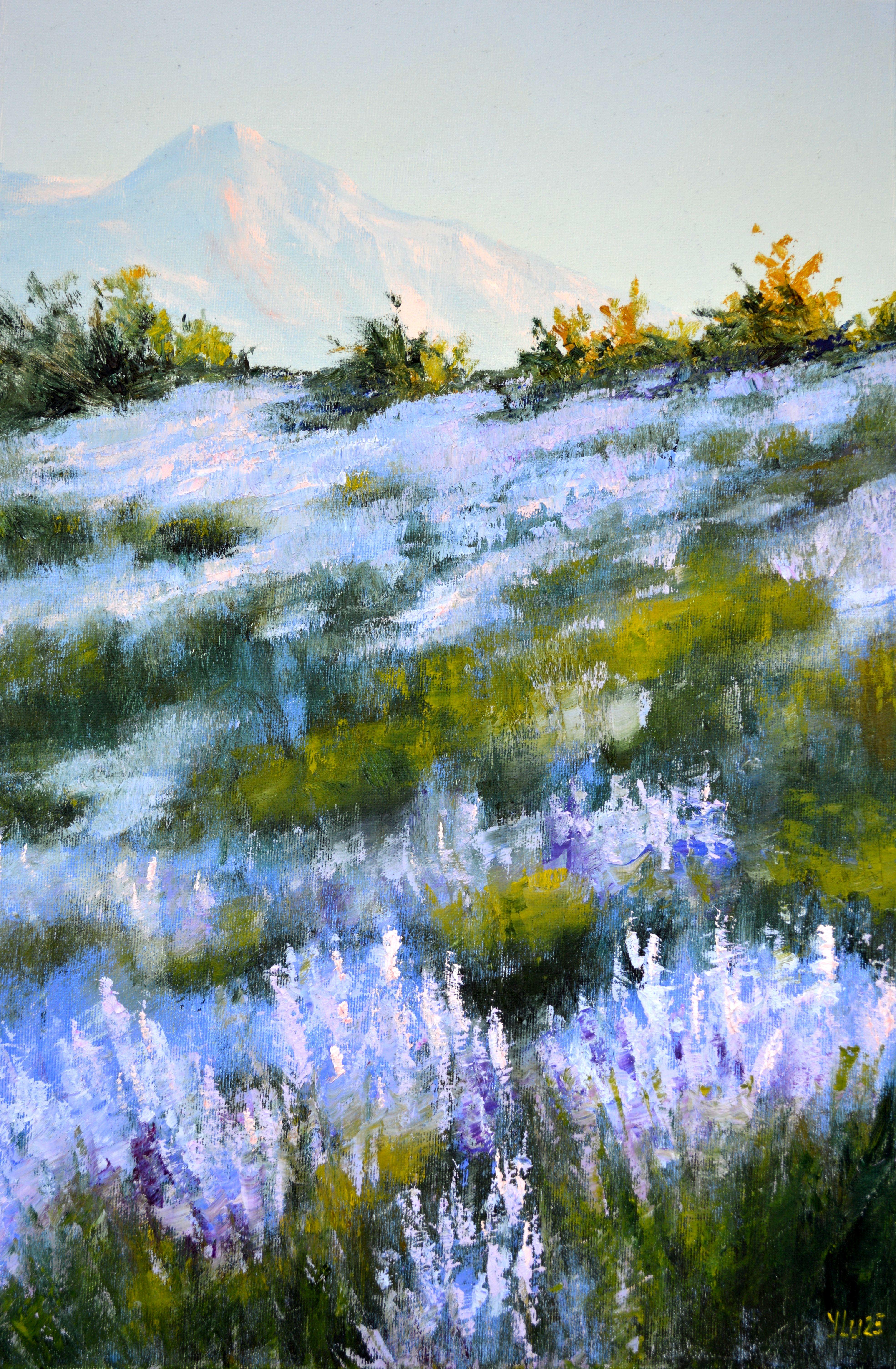 Elena Lukina Interior Painting – Wilder Lavendel im Dunst der Morgensonne