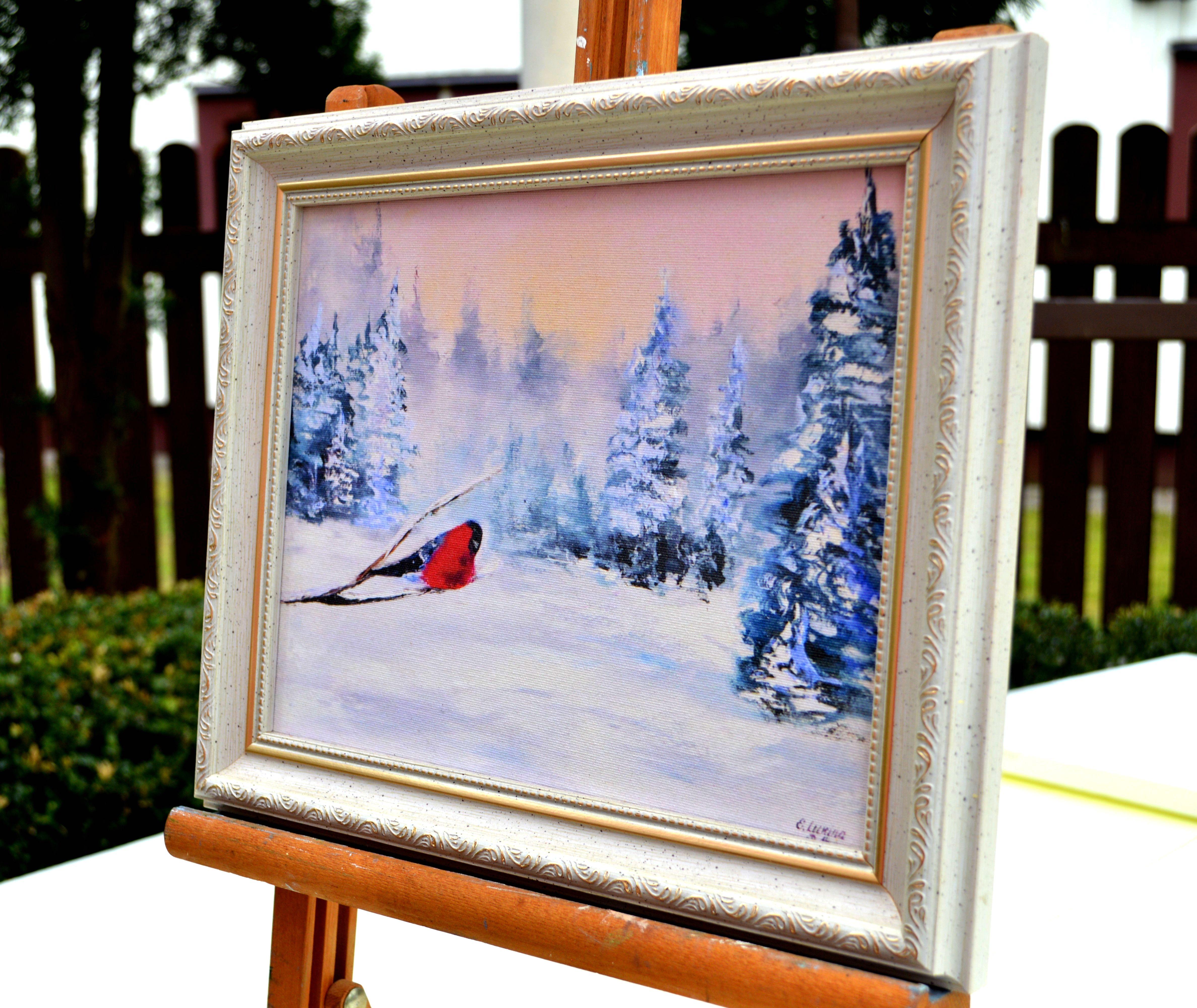 Al crear este grabado giclée, he adoptado la tranquilidad de un paisaje invernal, donde la austera serenidad de los árboles nevados susurra los momentos de quietud de la naturaleza. Un toque de calidez aflora con el vivo tono del cardenal, símbolo