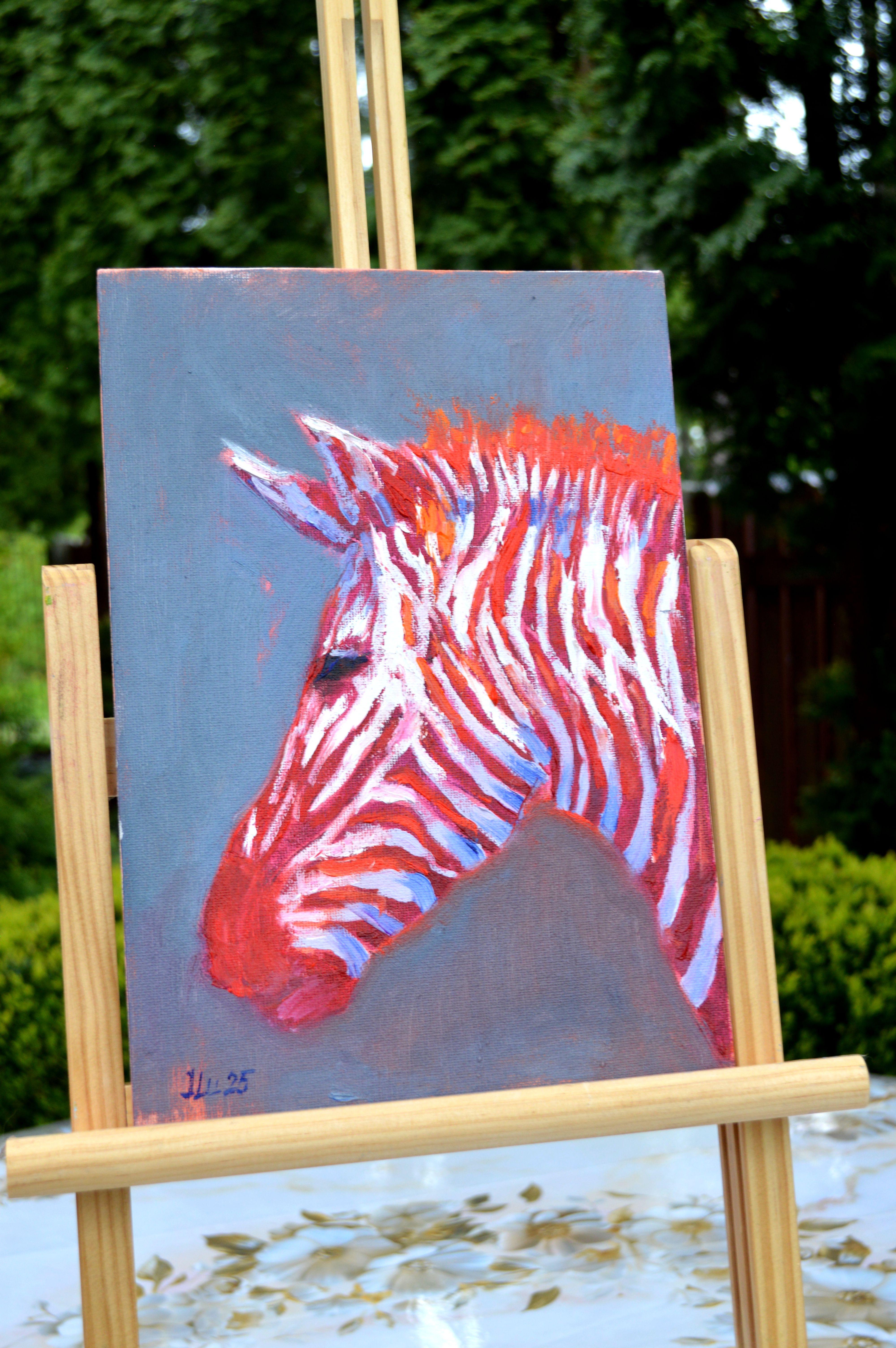Zebra in Rot (Grau), Portrait Painting, von Elena Lukina