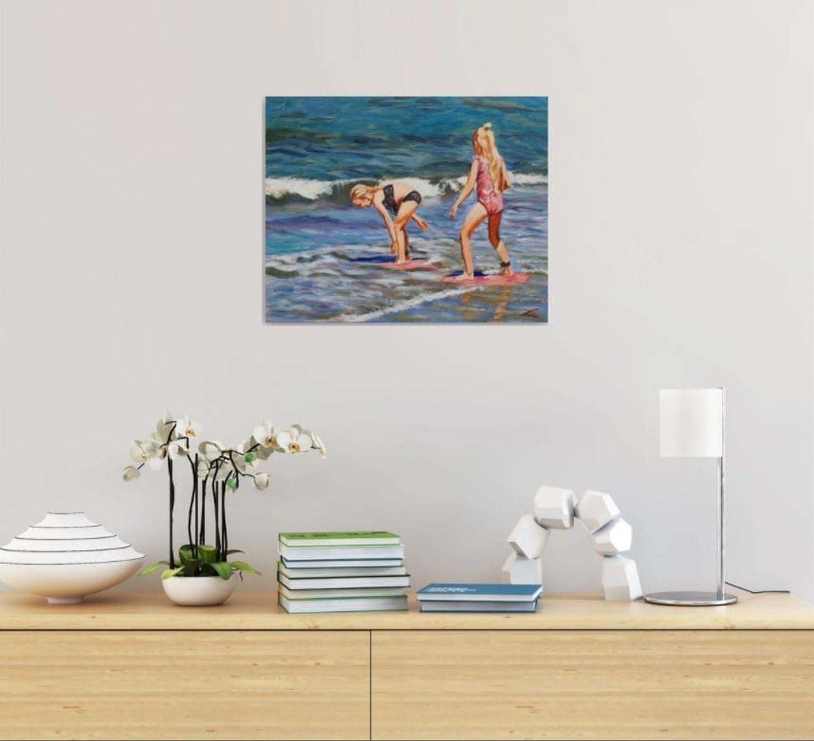 Due ragazze al mare. Pittura a olio alla prima, con pochi ritocchi finali una volta asciutta. Tempo splendido con un grande sole splendente. E io sono lì in piedi a recepire tutto. I tanti panorami spettacolari saltano agli occhi. Bambini e cani
