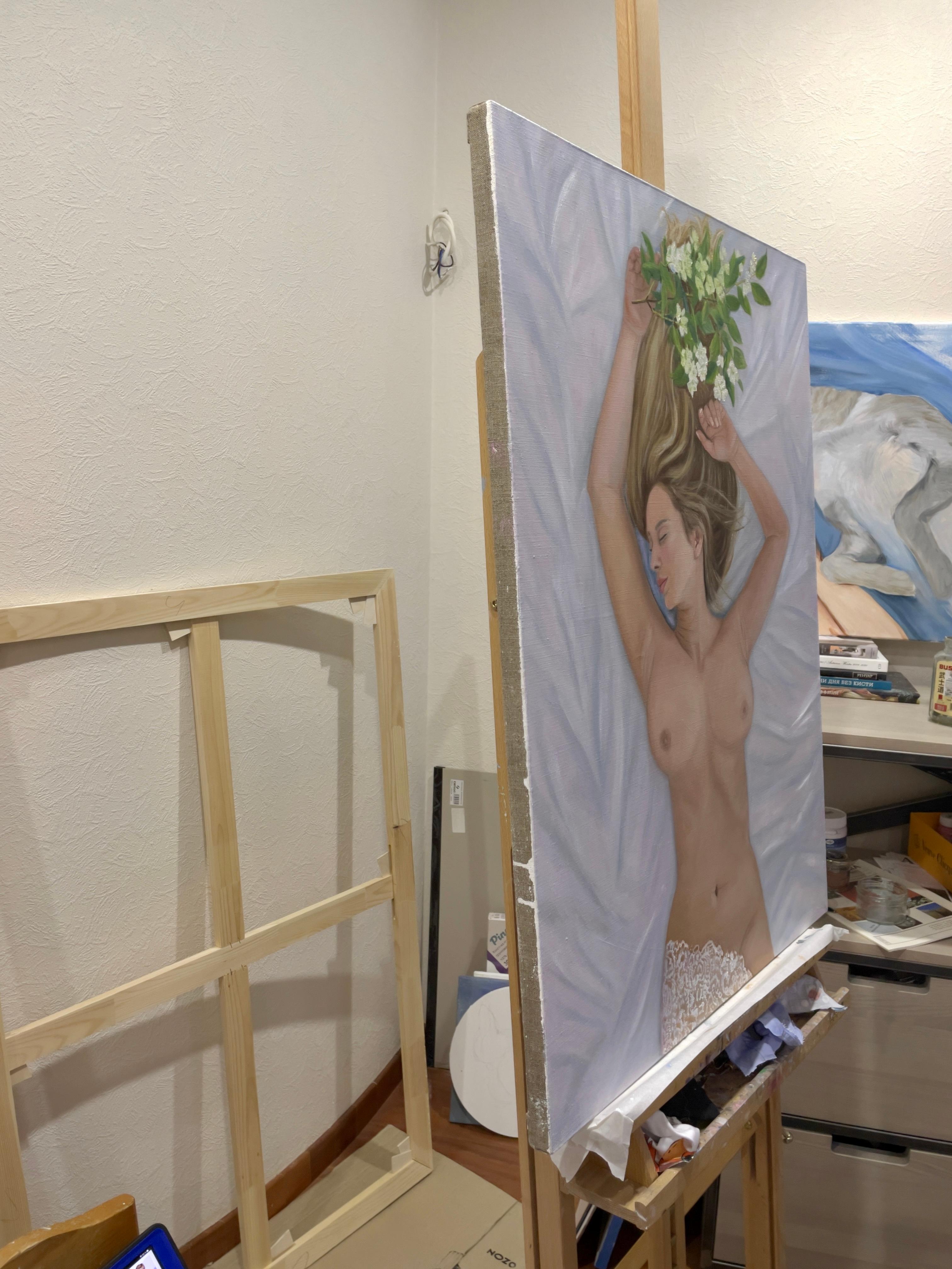 Fille au jasmin - Beige Nude Painting par Elena Ushanova
