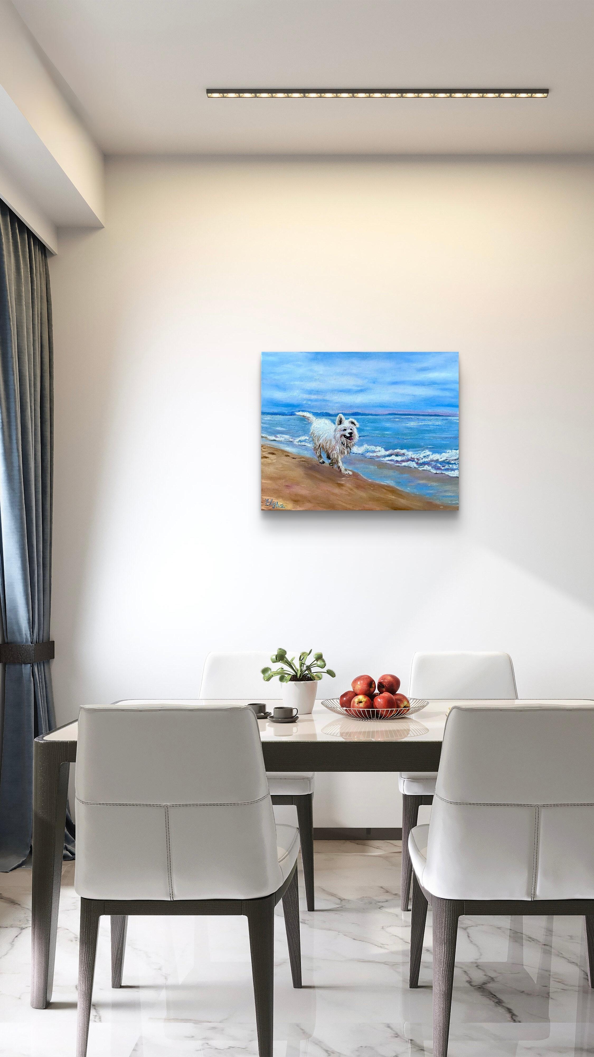 Fröhlicher weißer Hund an der blauen Meeresküste (Blau), Animal Painting, von Elena Ushanova