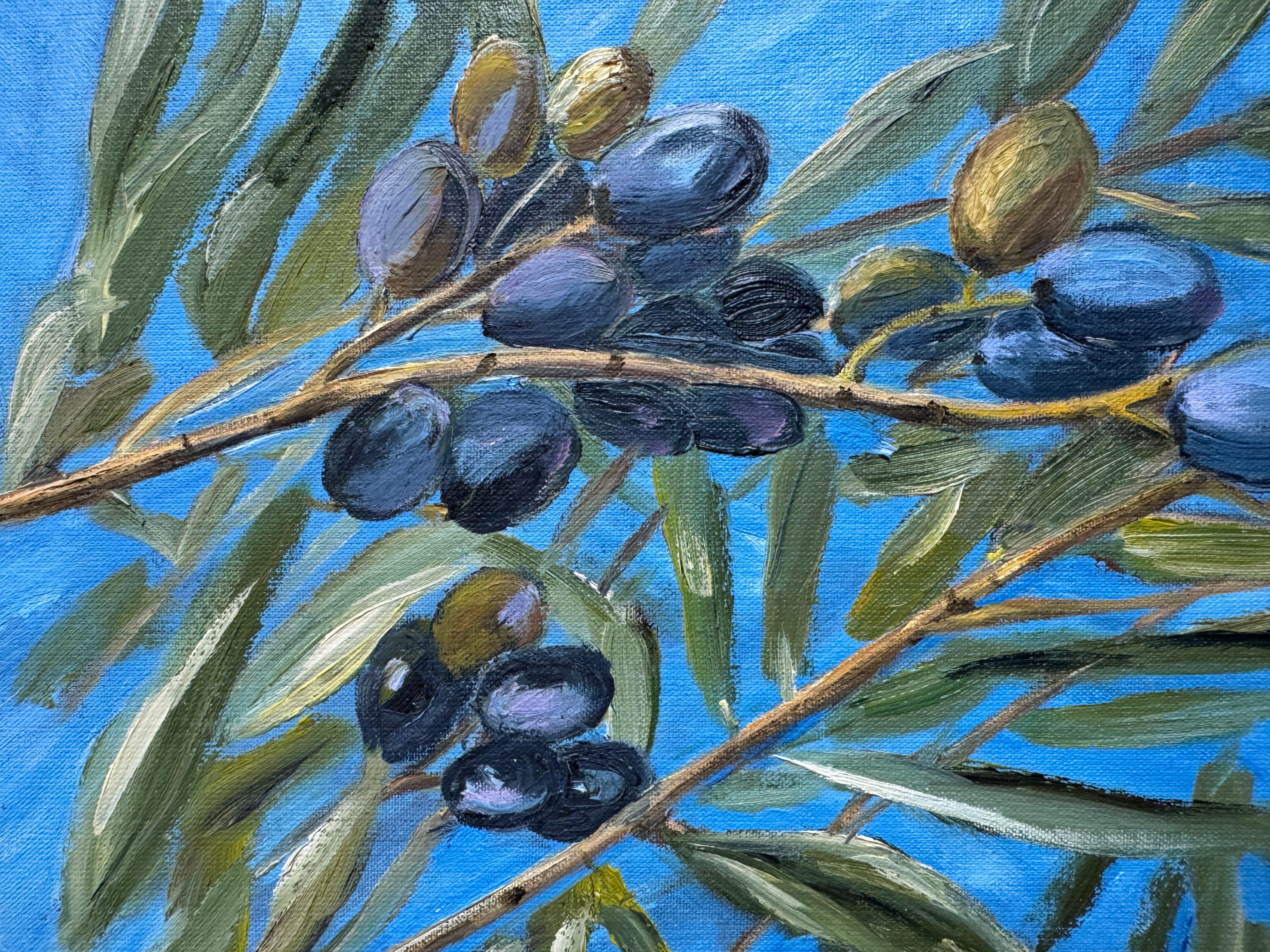 Questo vivace dipinto a olio cattura lo spirito mediterraneo attraverso la delicata bellezza dei rami d'ulivo contro un cielo azzurro e limpido. Il gioco di foglie verde intenso e olive che maturano evoca il calore, la natura e il fascino senza