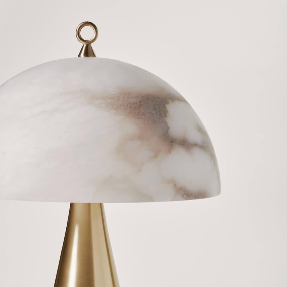 Mid-Century moderno Elegante lampada da tavolo italiana 