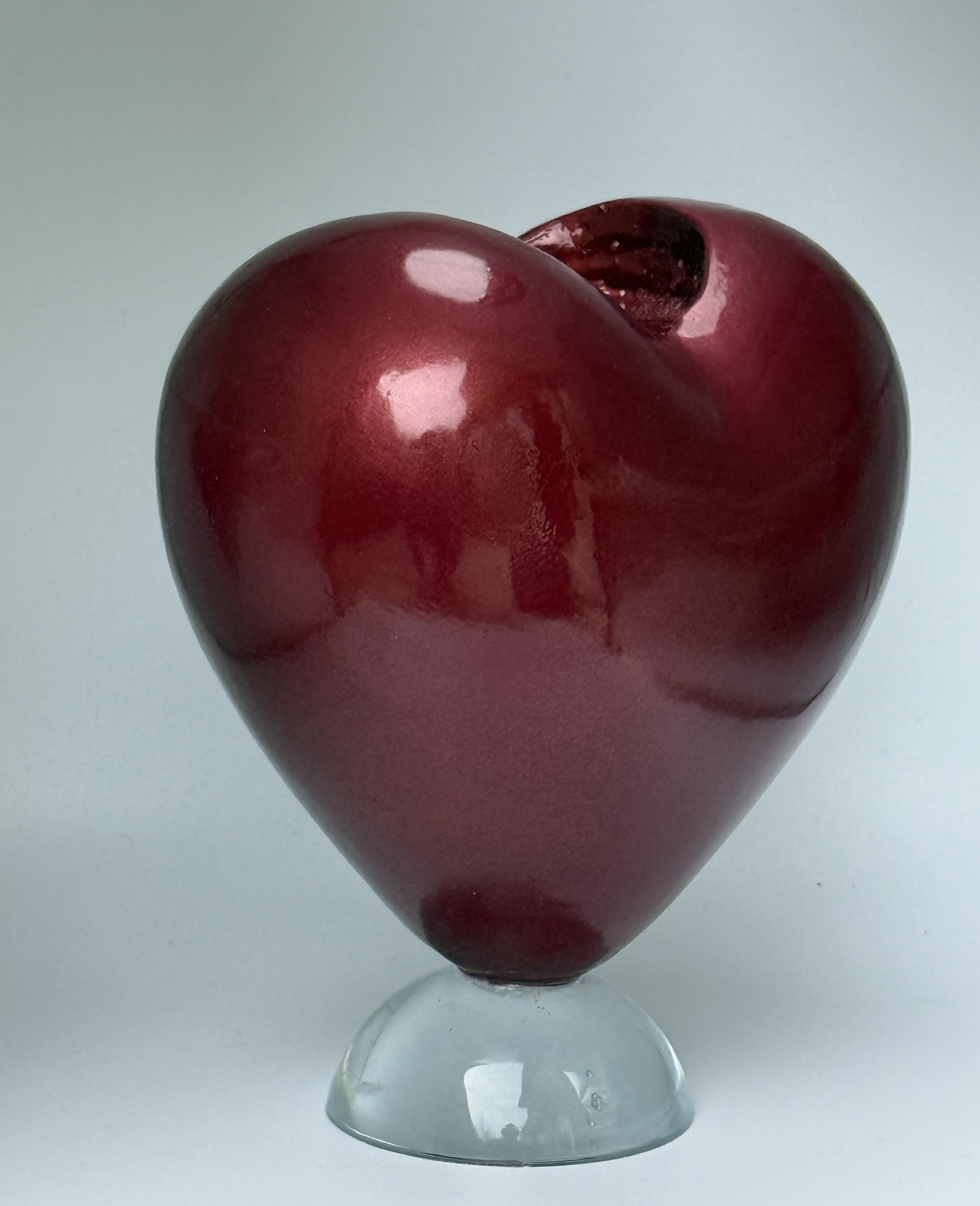 Ajoutez une touche de charme romantique à votre intérieur avec ce lustre unique en forme de cœur. Cette création symbolique aspire à un monde de beauté, d'amour et d'originalité.

Fabriqué à partir de matériaux de haute qualité, ce lustre évoque la