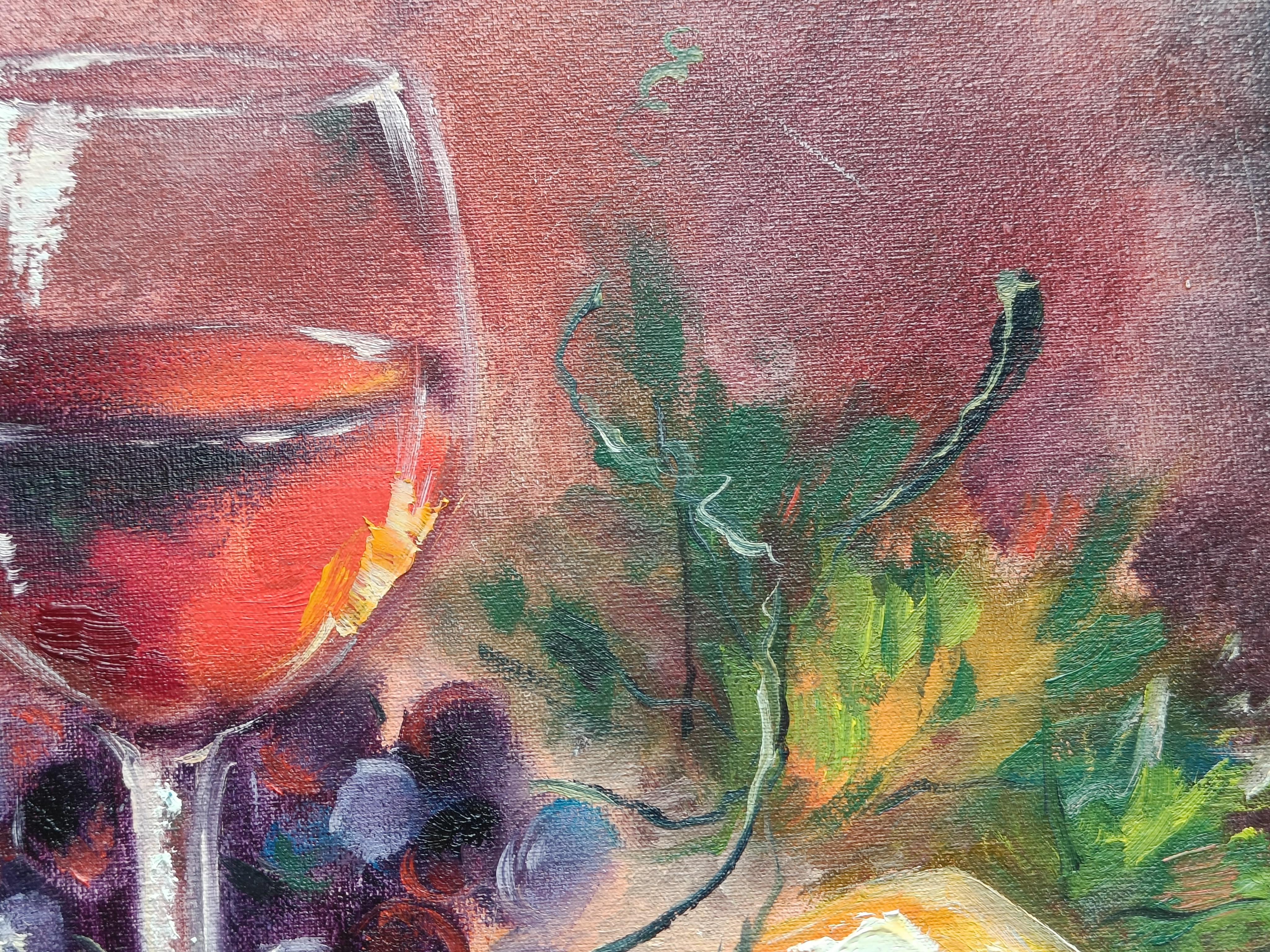 Dies ist ein Stillleben original Ölgemälde mit Trauben, ein Glas Wein und Käse. Es ist auf Leinwandkarton gemalt. Das Kunstwerk muss gerahmt sein und an der Wand hängen. Es ist ein einzigartiges, handsigniertes Kunstwerk. Die Größe des Gemäldes