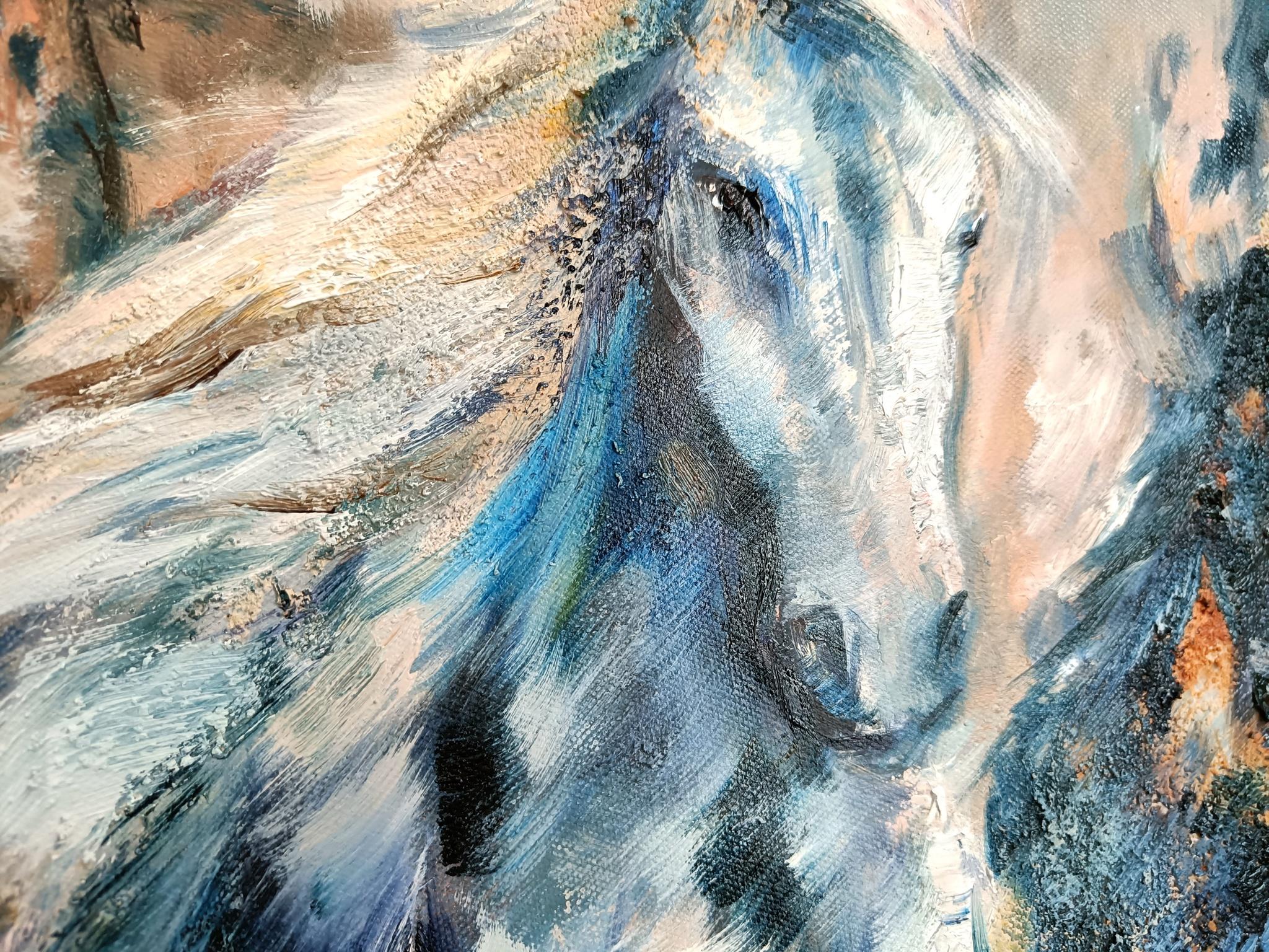 El caballo de carreras es uno de los personajes más exitosos y simboliza el valor, la buena reputación, la fama, la velocidad, la resistencia y la perseverancia. Es un animal noble y majestuoso. Como talismán o tótem, la imagen de un caballo es una