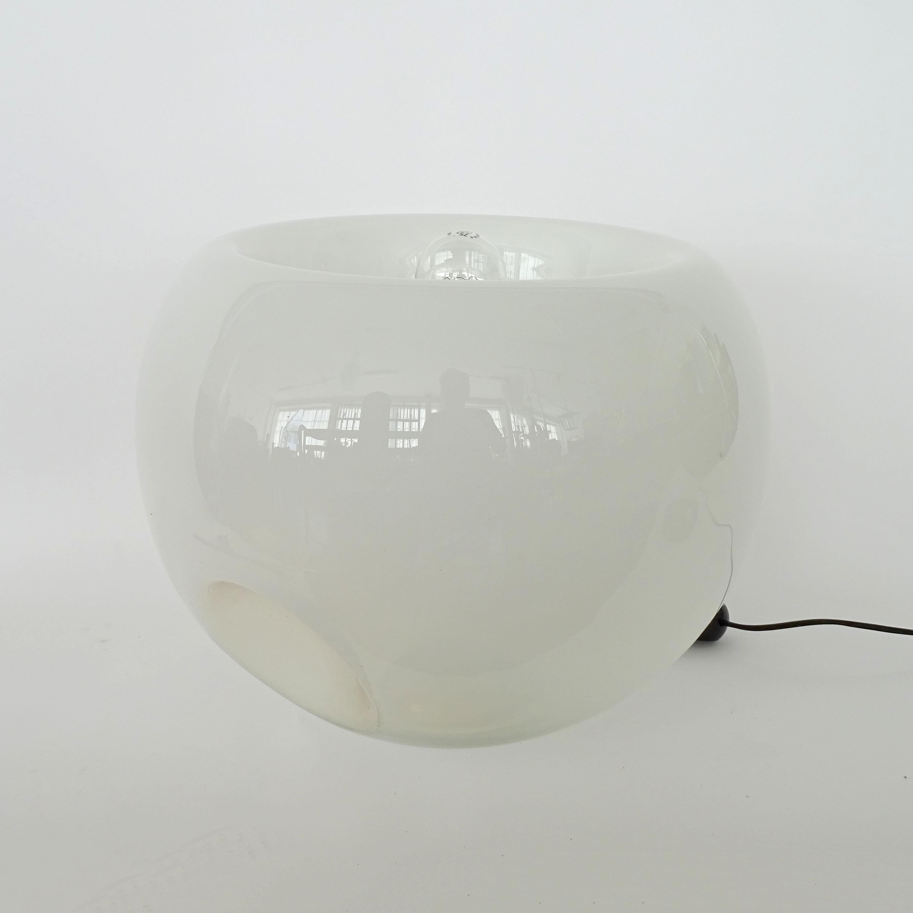 Mid-Century Modern Eleonore Peduzzi Riva Vacuna Murano Glass Table Lamp for Artemide, 1968 For Sale