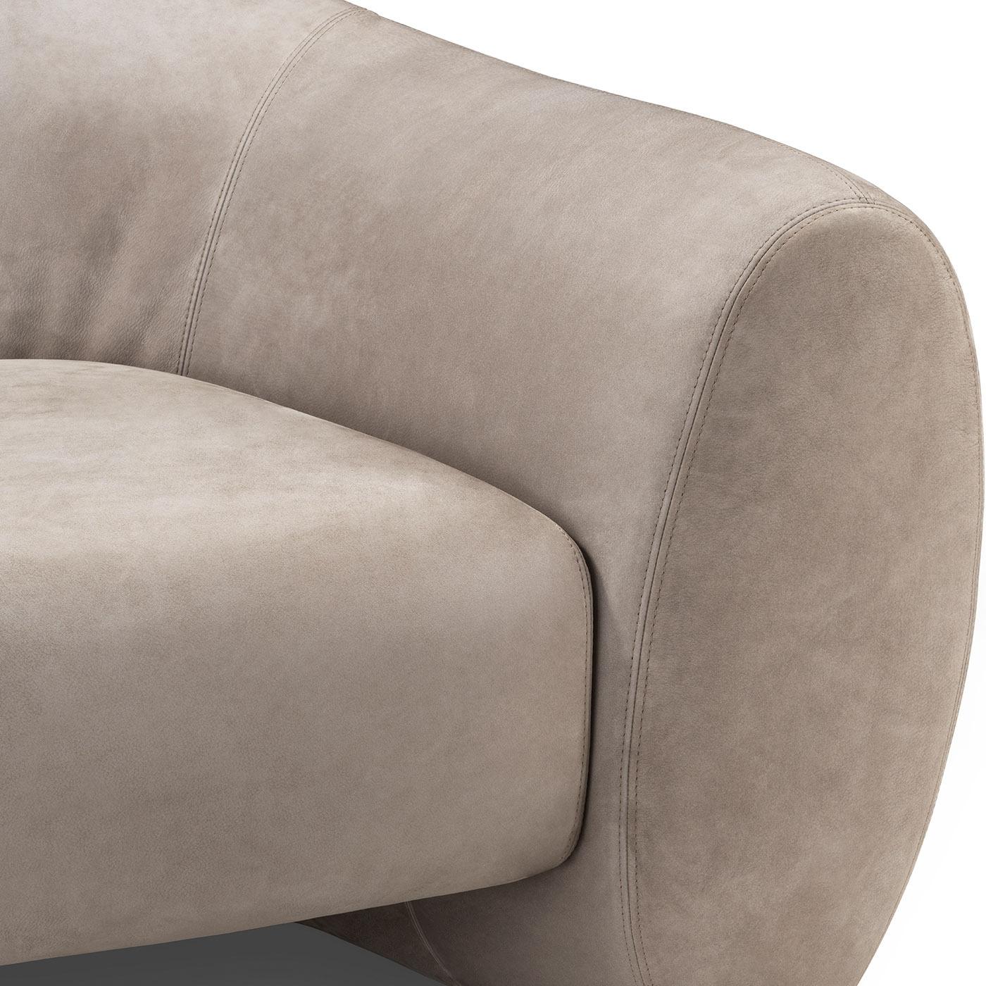 Elefant 3-sitzer beige sofa by Stefano Giovannoni im Zustand „Neu“ im Angebot in Milan, IT