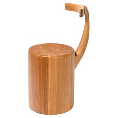 Chaise contemporaine, inspirée d'un éléphant, fabriquée à la main en bois massif du Brésil.
