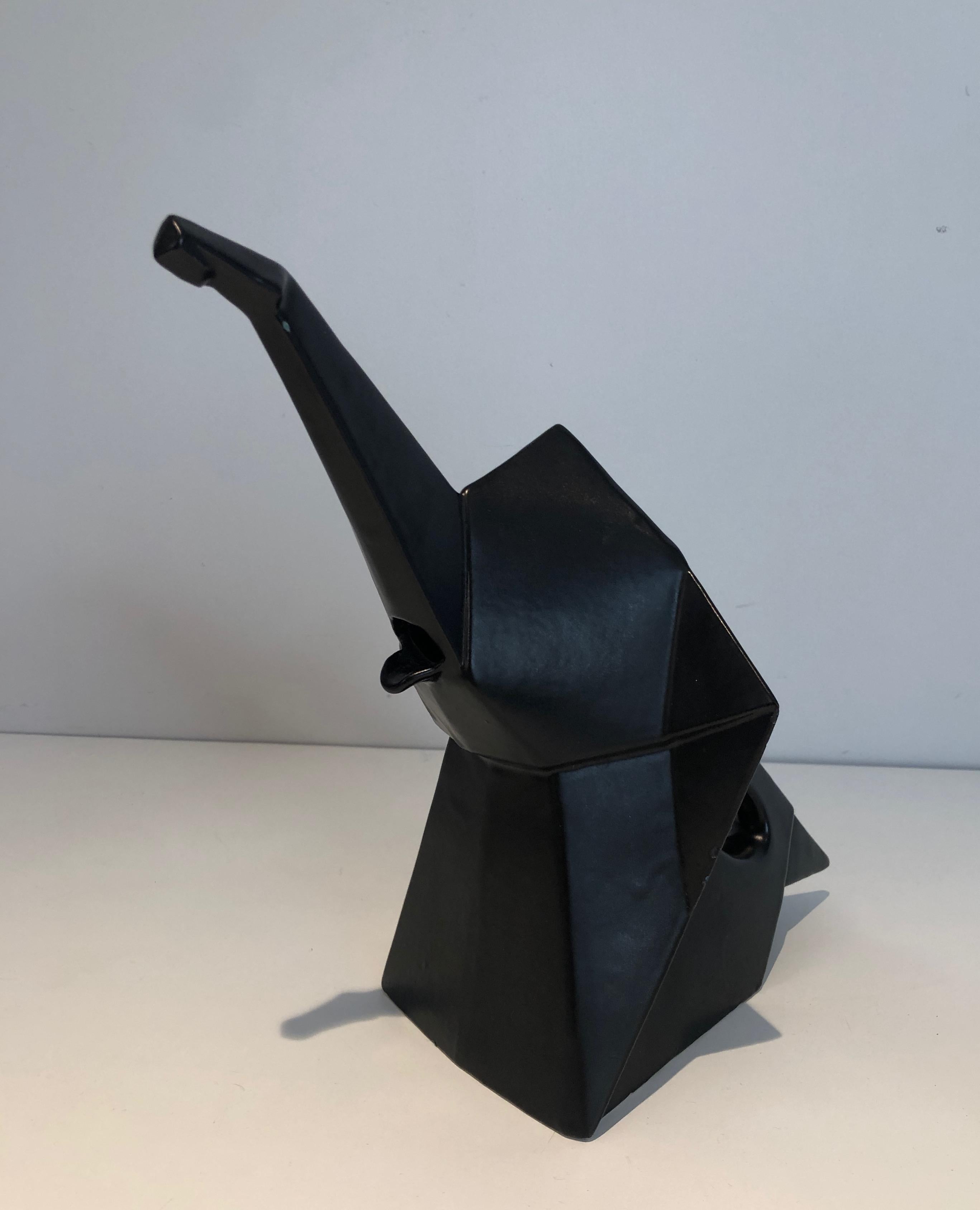 Noirci Eléphant en céramique noire Picher en vente
