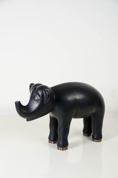 Elefante, lacca nera di Robert Kuo, Repoussé a mano, edizione limitata