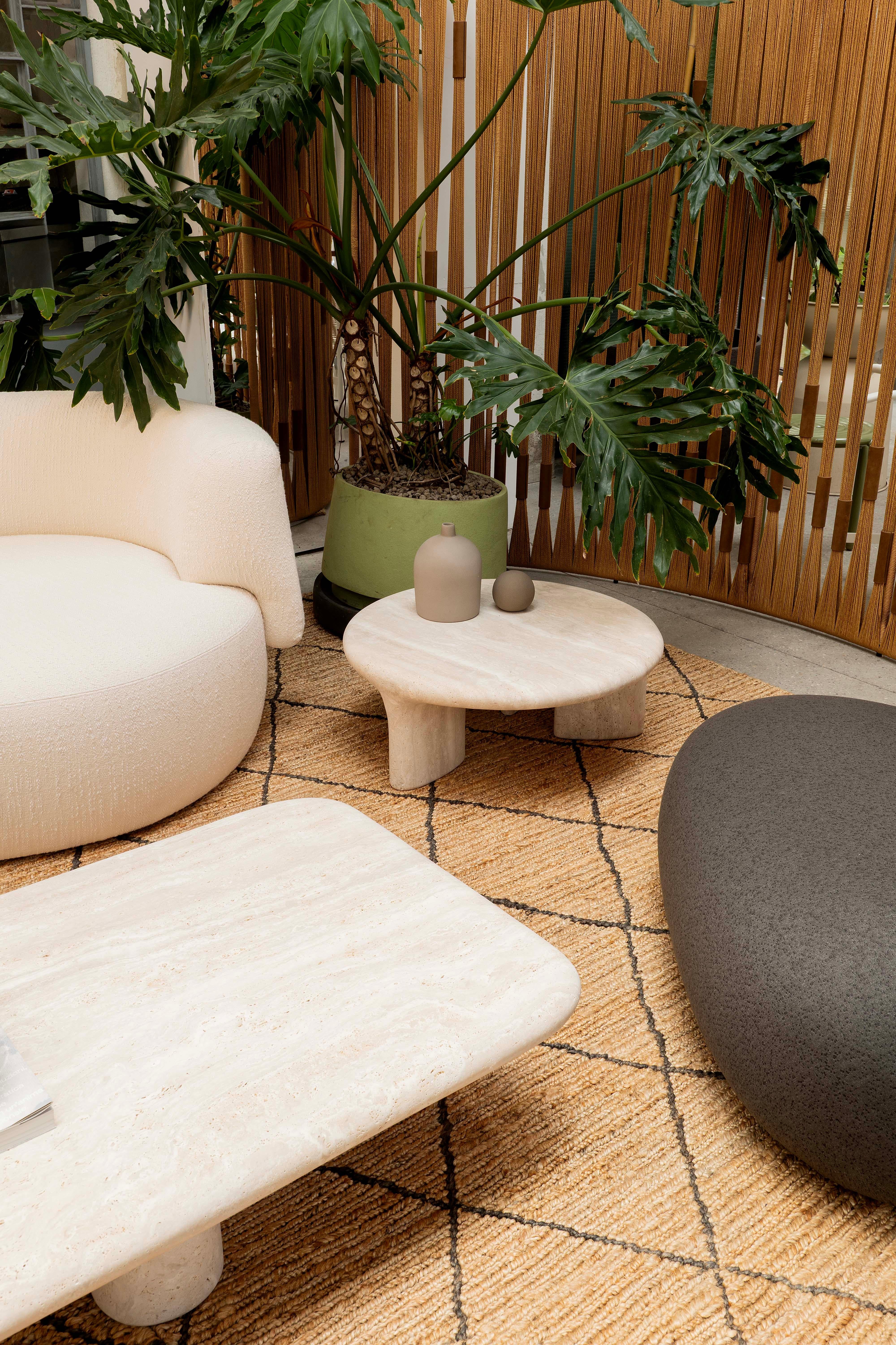 Travertin Table basse éléphant large en vente