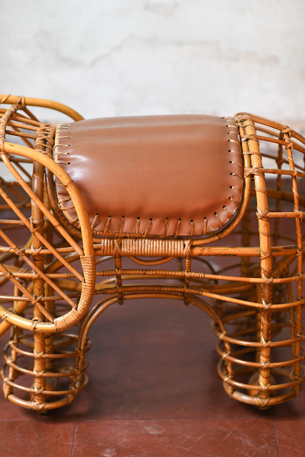 Leather Elephant container in rush and leather with wooden wheels, 1970 For Sale