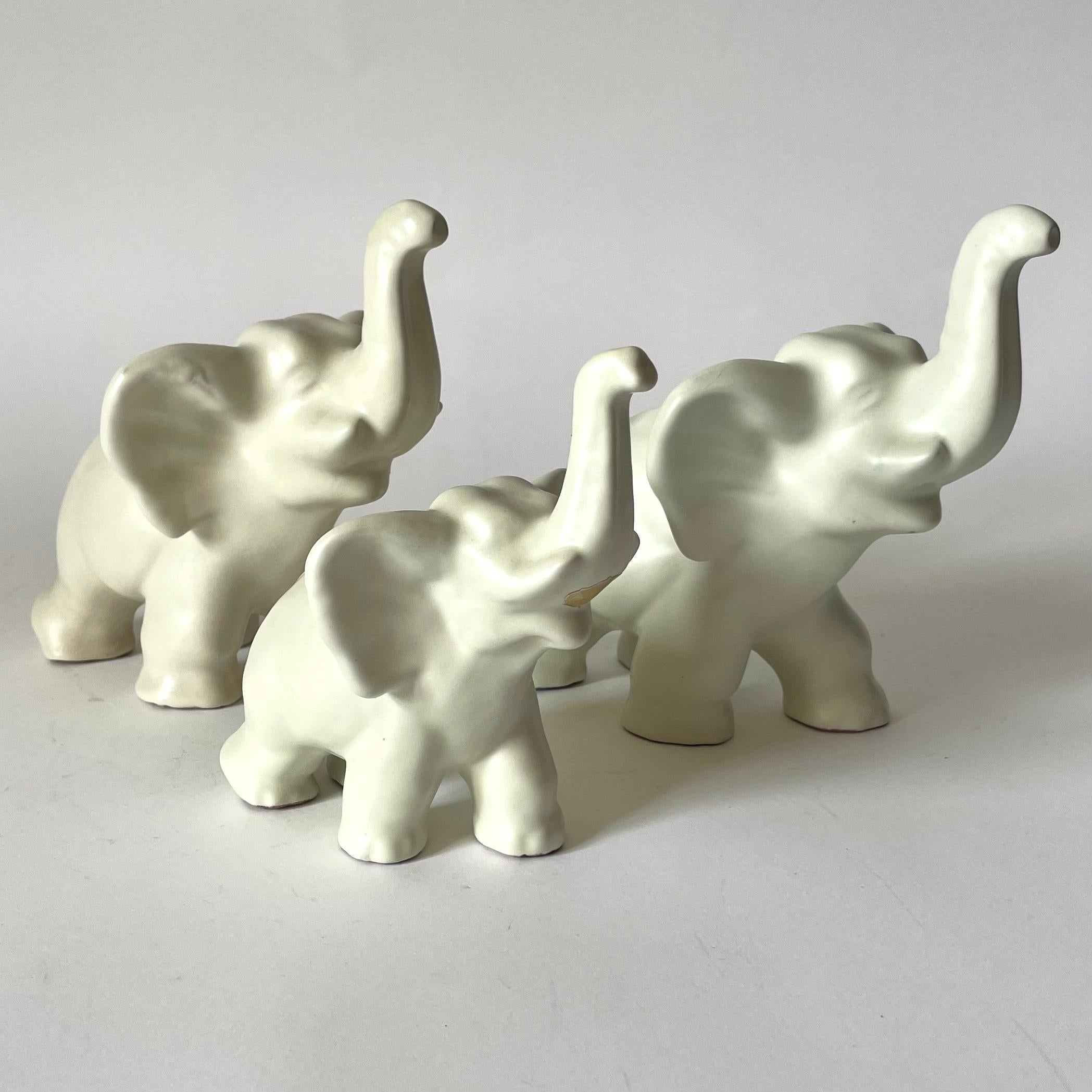Mid-Century Modern Elephant Family by Vicke Lindstrand for Upsala-Ekeby, Sweden, 1940s en vente