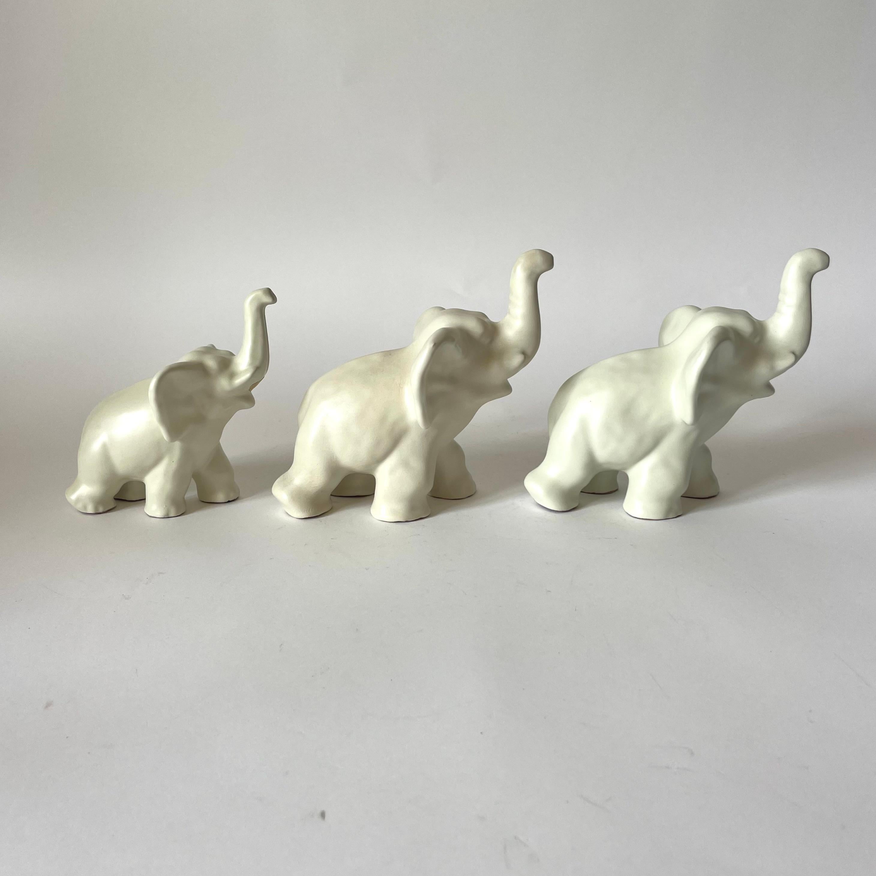Suédois Elephant Family by Vicke Lindstrand for Upsala-Ekeby, Sweden, 1940s en vente