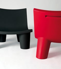 Chaise basse Lita gris éléphant de OTTO Studio
