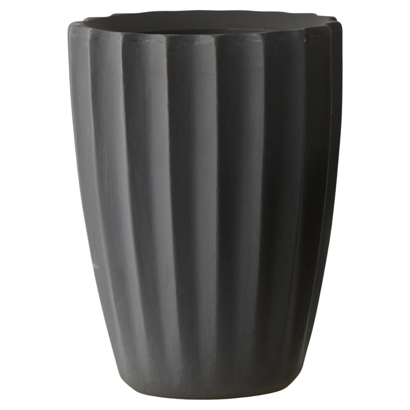 Elefantengrauer 45-Topf mit Sternmotiv von SLIDE Studio im Angebot
