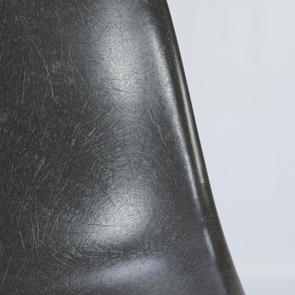 Molded Elephant Grey Vitra Eames DSW Fiberglass Dining Side Shell Chair