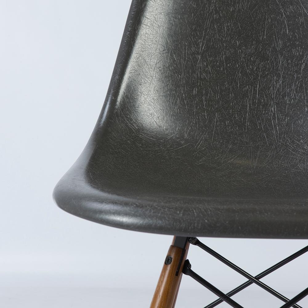 20th Century Elephant Grey Vitra Eames DSW Fiberglass Dining Side Shell Chair