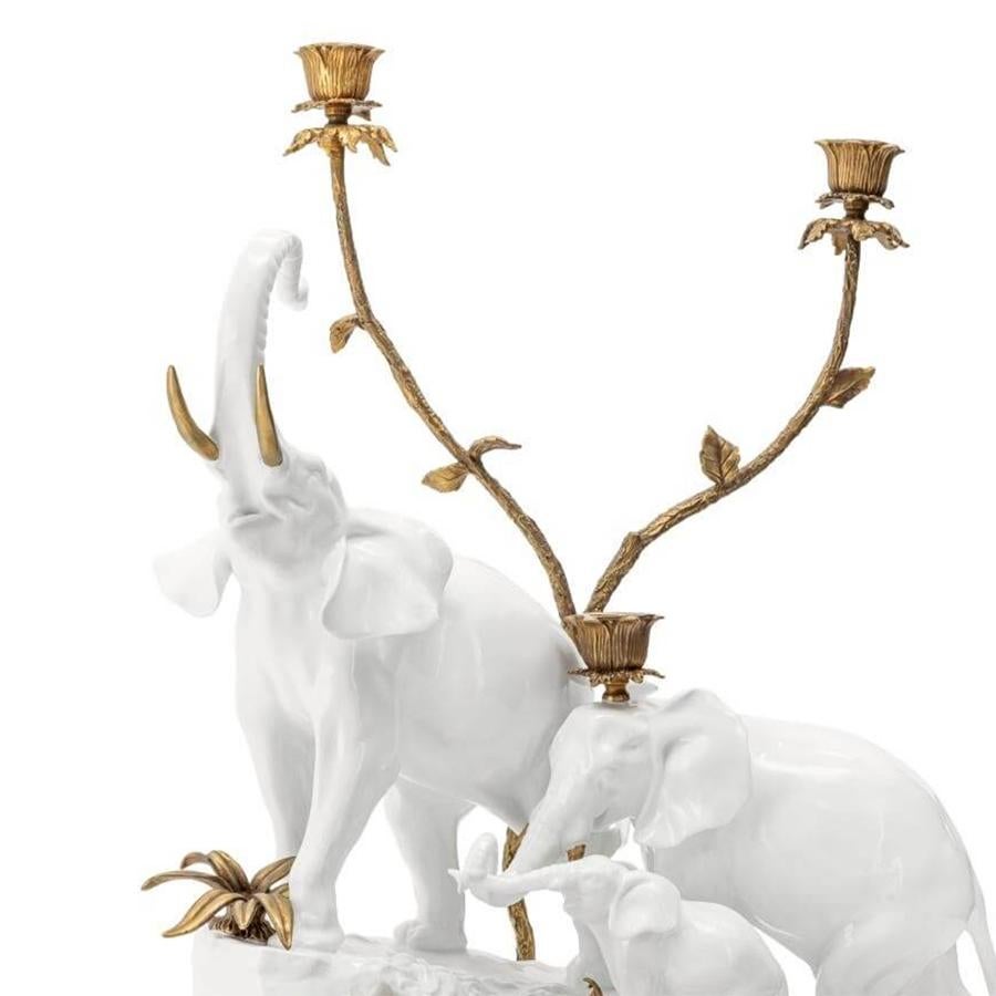 Candleholder Elephant Group white porcelain made in 
hand-painted porcelain and with brass details. With three 
candleholder for three candles. Candles not included.
Also available in grey finish or in black finish, on request.