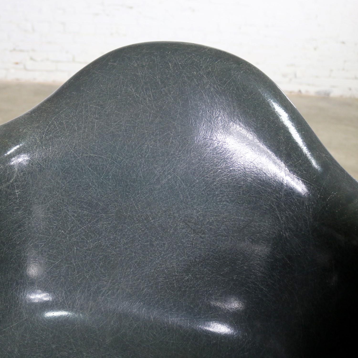 Metal Elephant Hide Gray Eames Herman Miller Molded Fiberglass DAX Arm Shell Chair H B For Sale