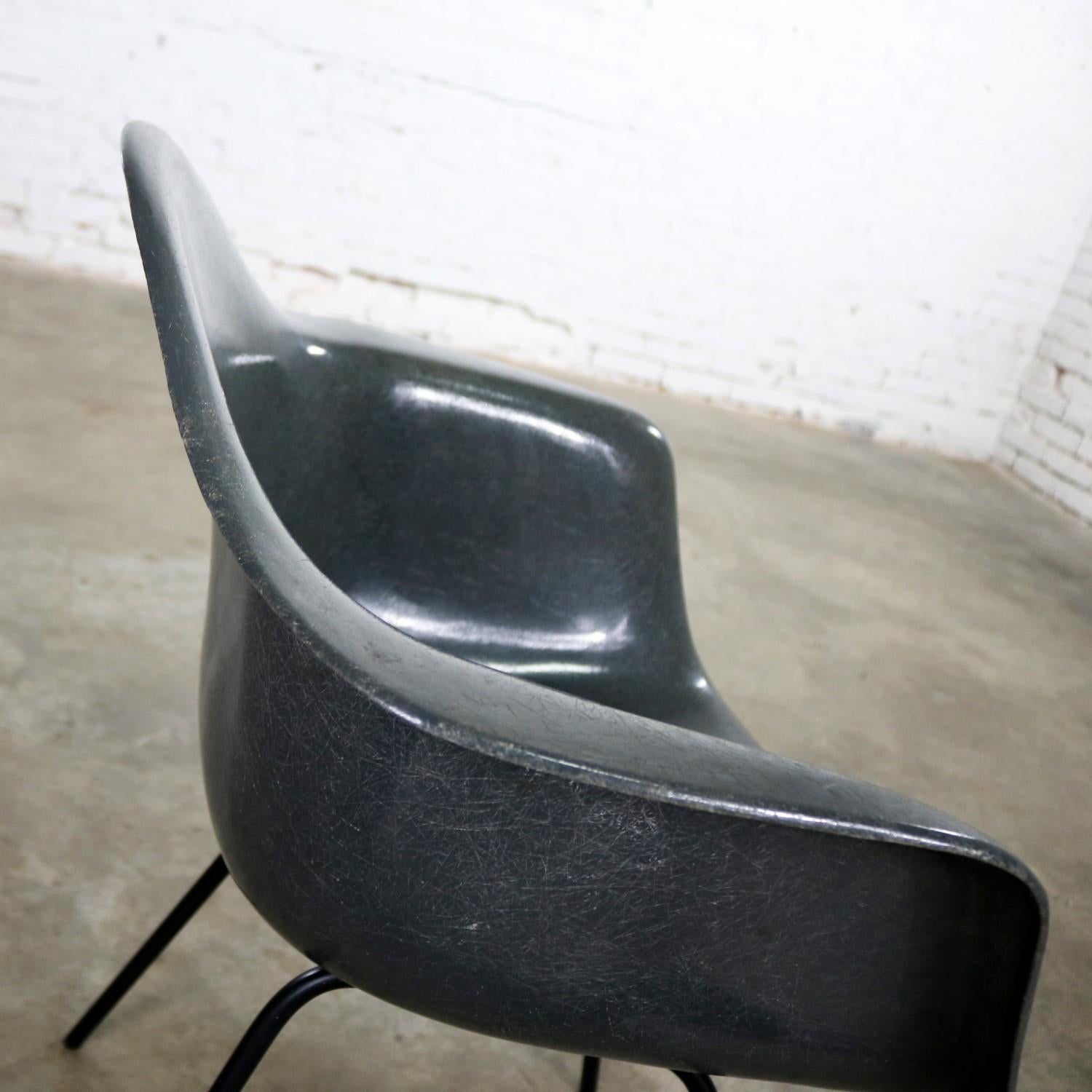 20th Century Elephant Hide Gray Eames Herman Miller Molded Fiberglass DAX Arm Shell Chair H B For Sale
