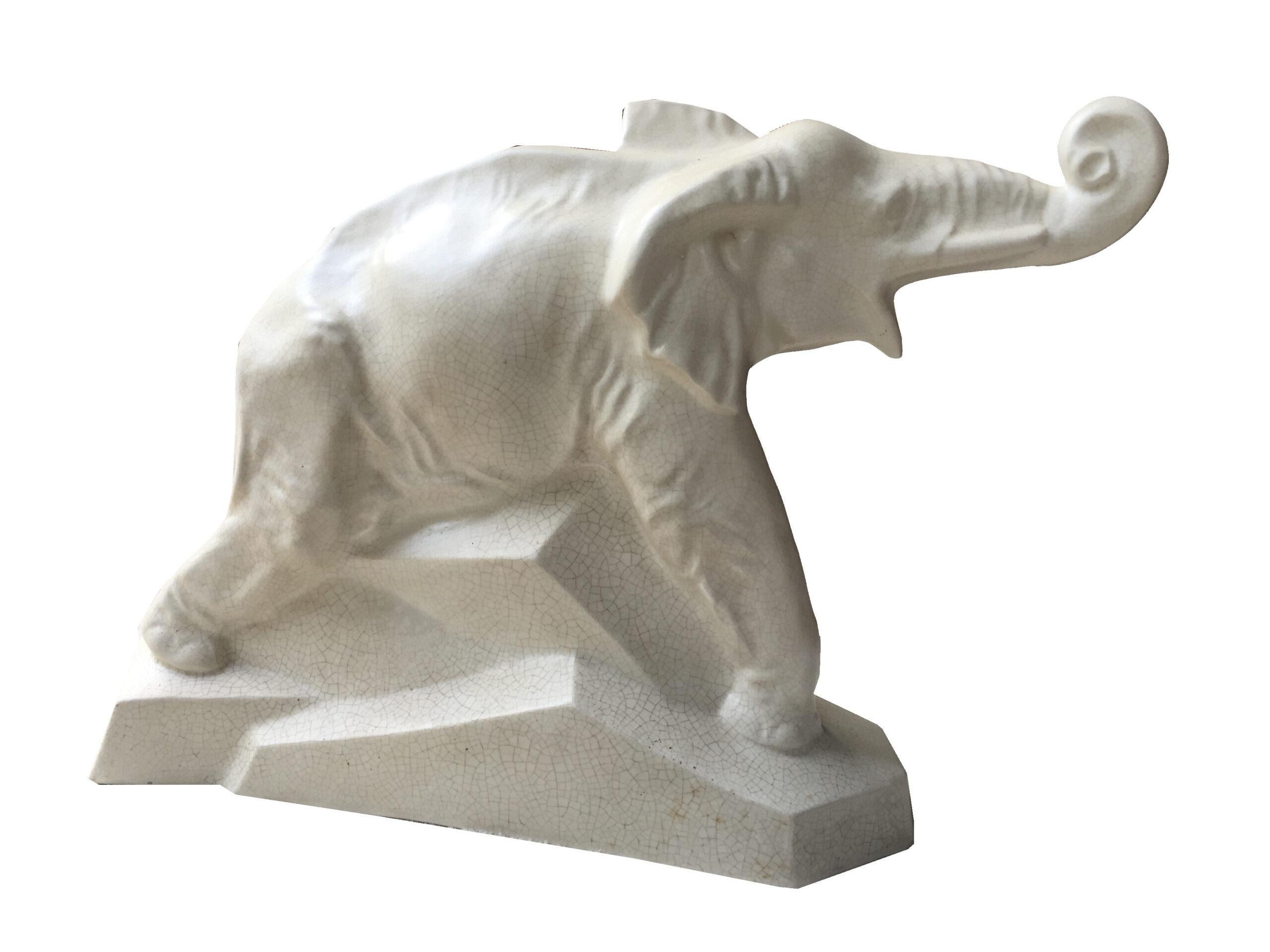 Elephant in ceramics

Art Deco ceramics refer to ceramic objects produced during the Art Deco era, which was popular in Europe and America during the 1920s and 1930s. These objects are characterized by clear lines, geometric patterns, and vibrant