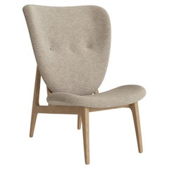 Sedia lounge 'Elephant' di Norr11, Oak naturale, Barnum Bouclé, sabbia