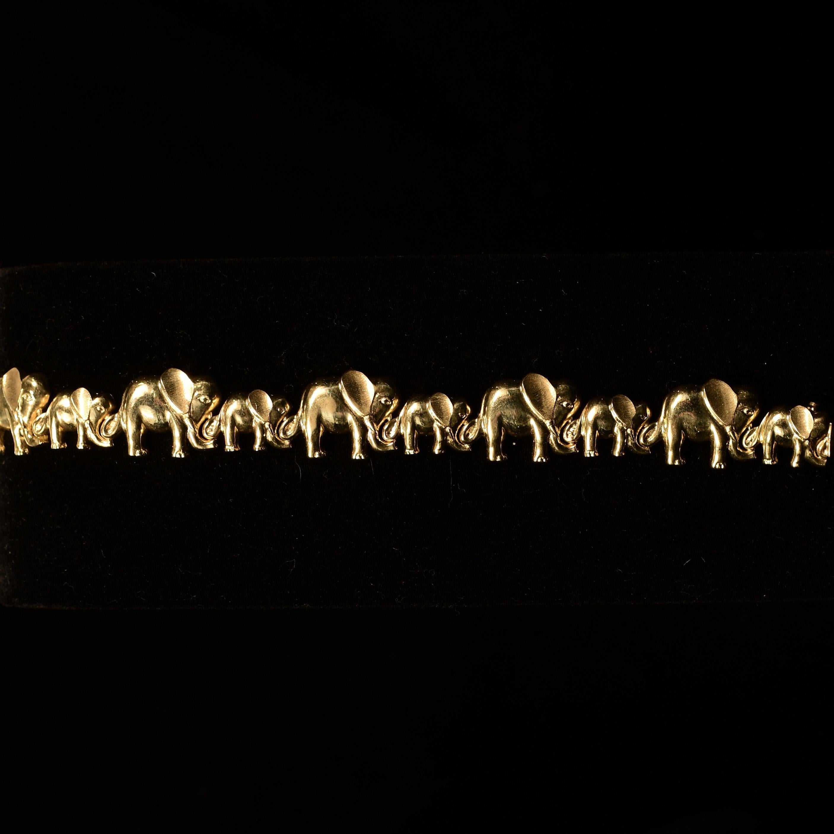 Elephant Mother and Baby Vintage 14K Gold Bracelet In Good Condition In Addison, TX