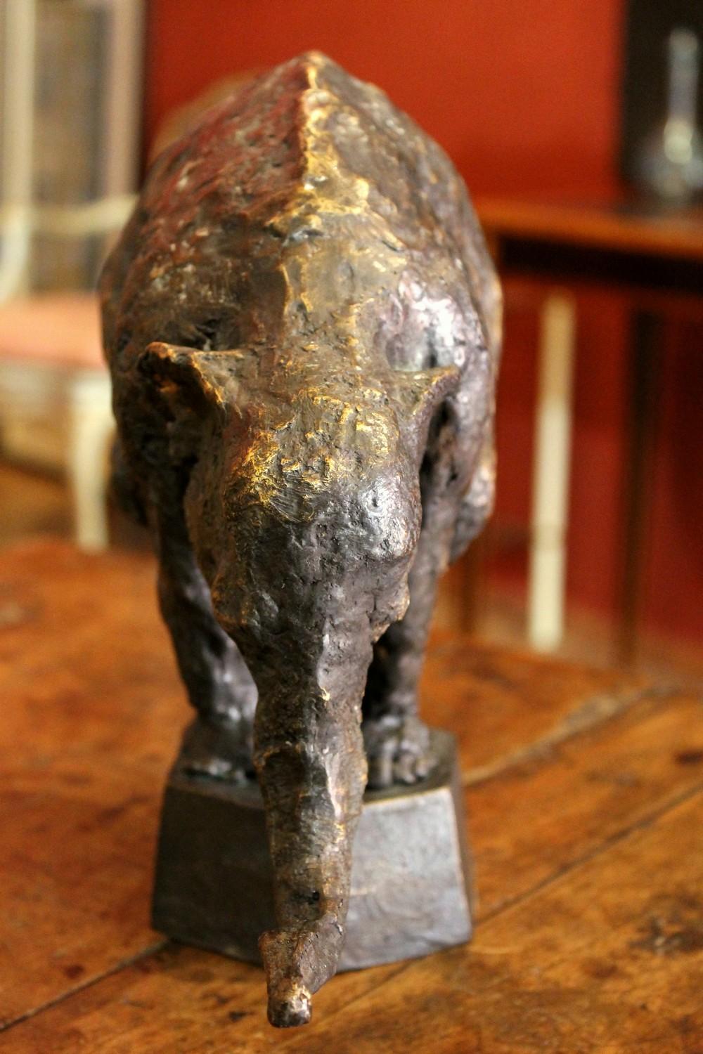 Eléphant sur piédestal en fer:: moulage à la cire perdue - Patine dorée Sculpture en bronze en vente 6