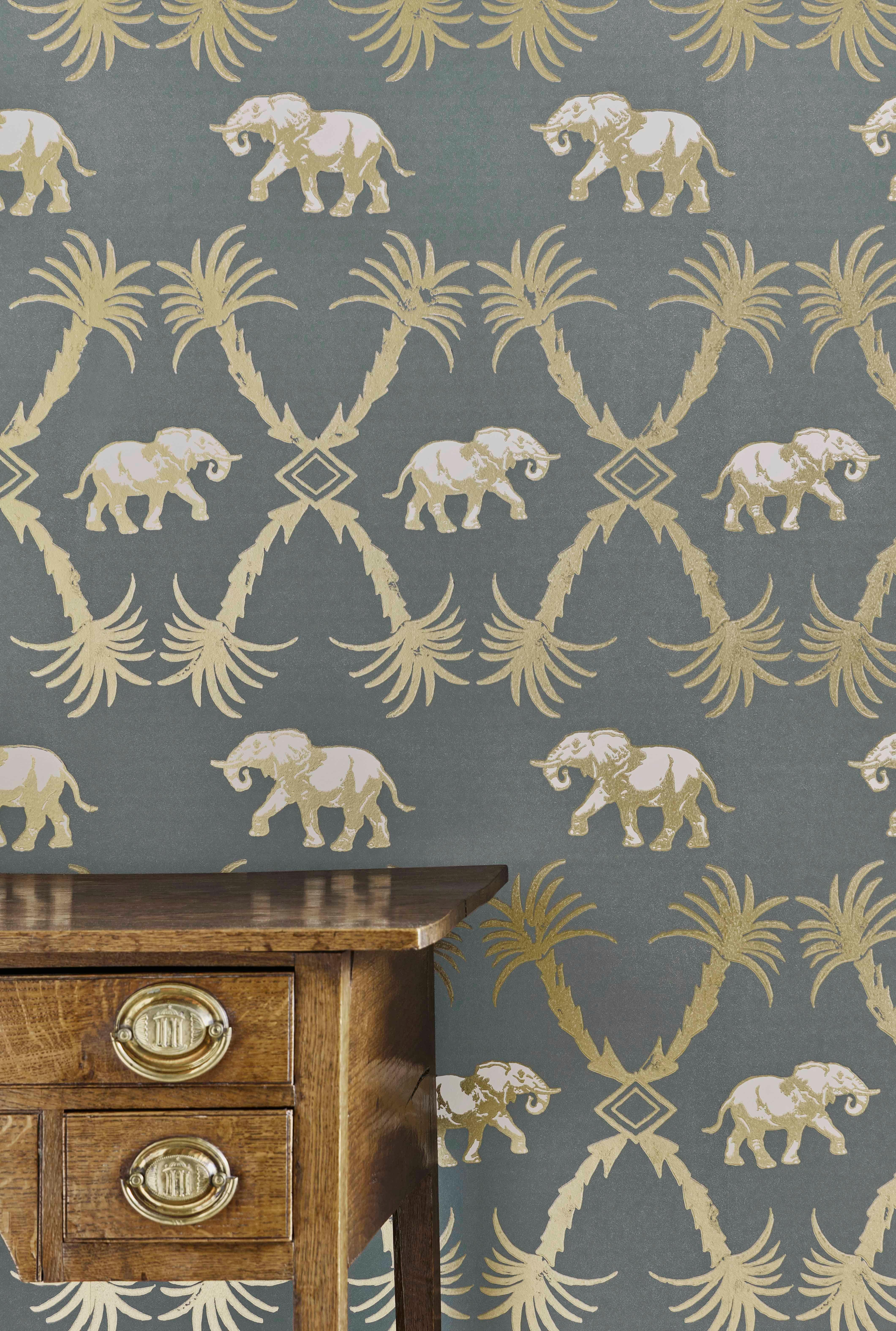 'Elephant Palm' Contemporary, Traditional Wallpaper in Gunmetal/Gold In New Condition For Sale In Pewsey, Wiltshire