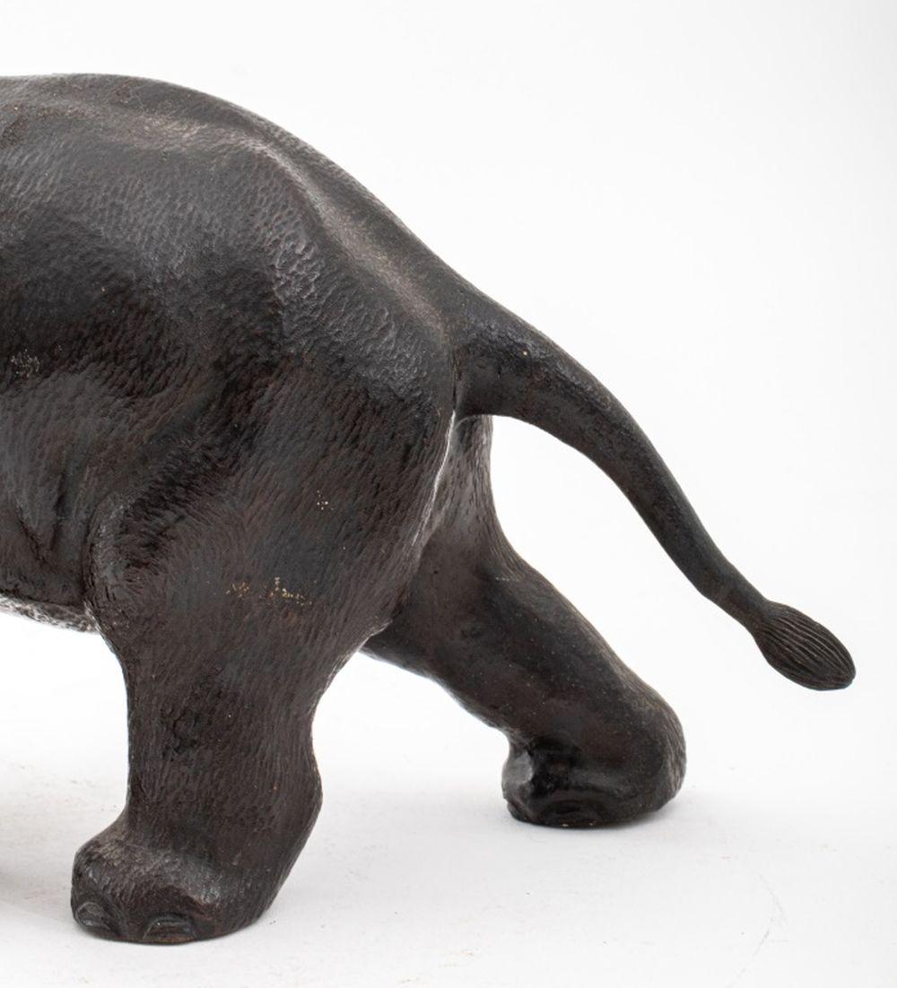 Patinierte Bronzeskulptur eines Elefanten im Angebot 4