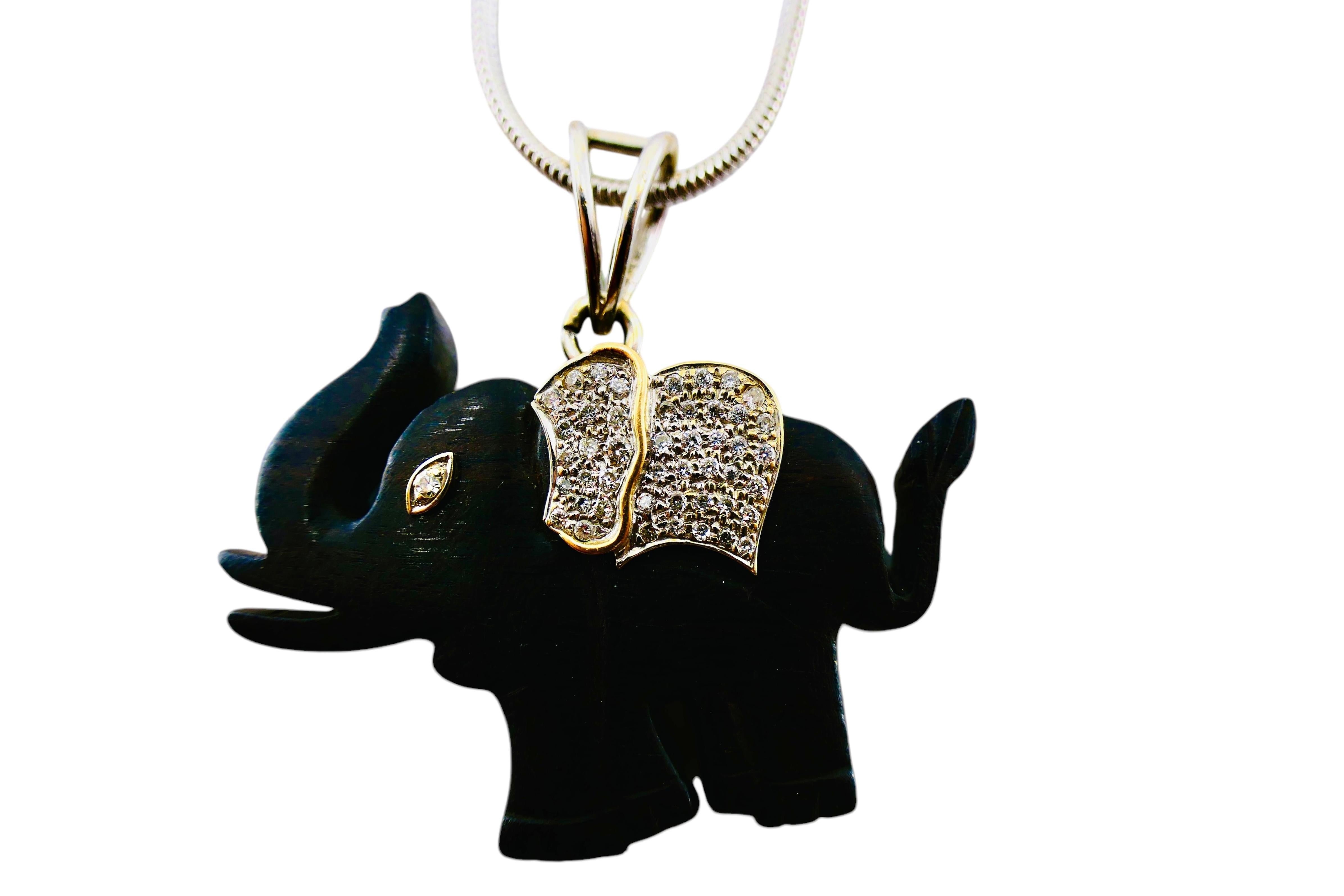 Elephant Pendant Ebony Diamond 18k Gold Snake Chain Necklace In Excellent Condition In Beverly Hills, CA