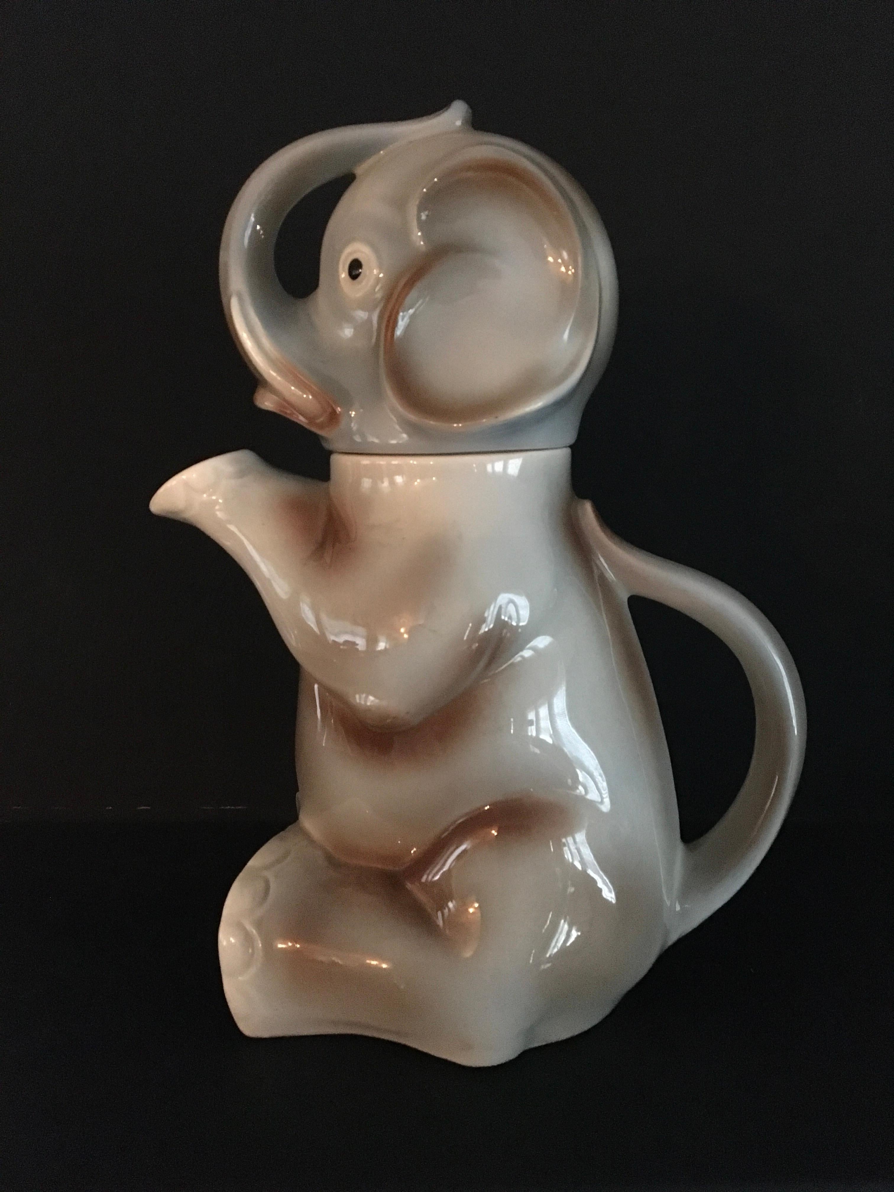 Elephant Pitcher, Elephant Jug In Good Condition In Antwerp, BE