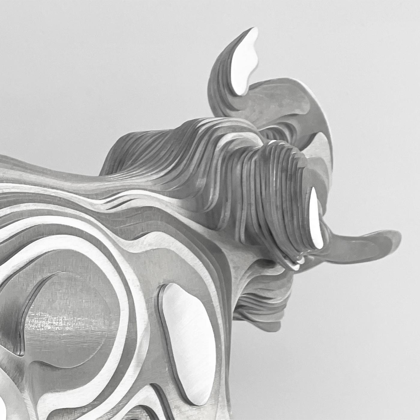 Sculpture d'éléphant polie en vente 3