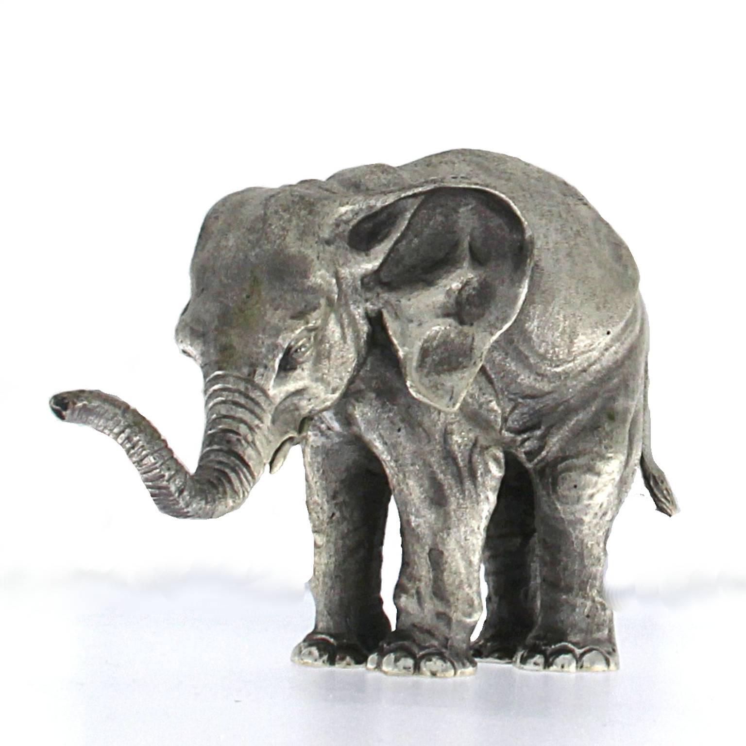Primo vittoriano Scultura di cucciolo di elefante in argento in vendita