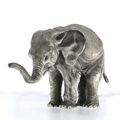 Escultura de cachorro de elefante en plata