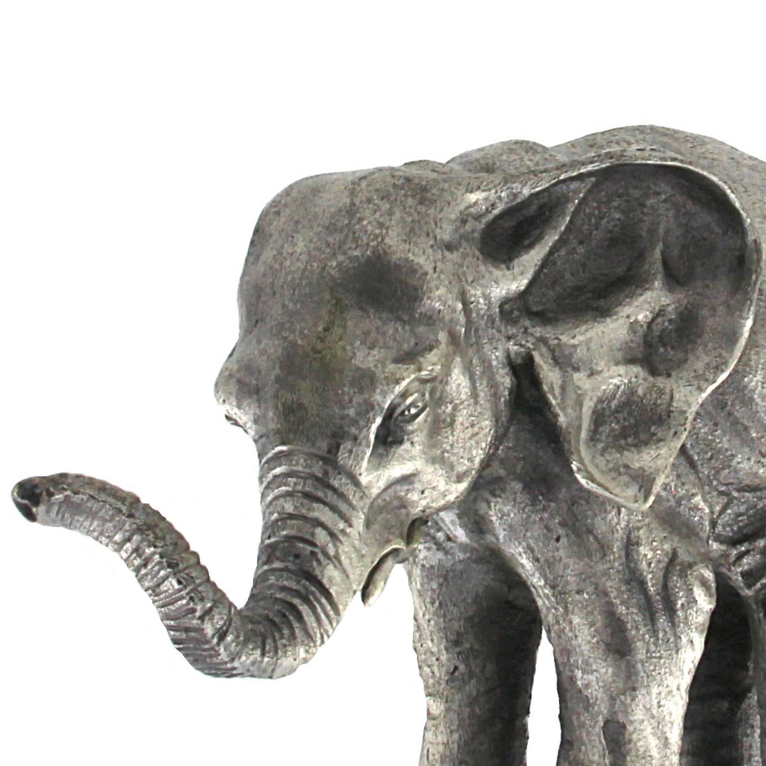 Scultura di cucciolo di elefante in argento In condizioni Nuovo in vendita a Milano, Lombardia