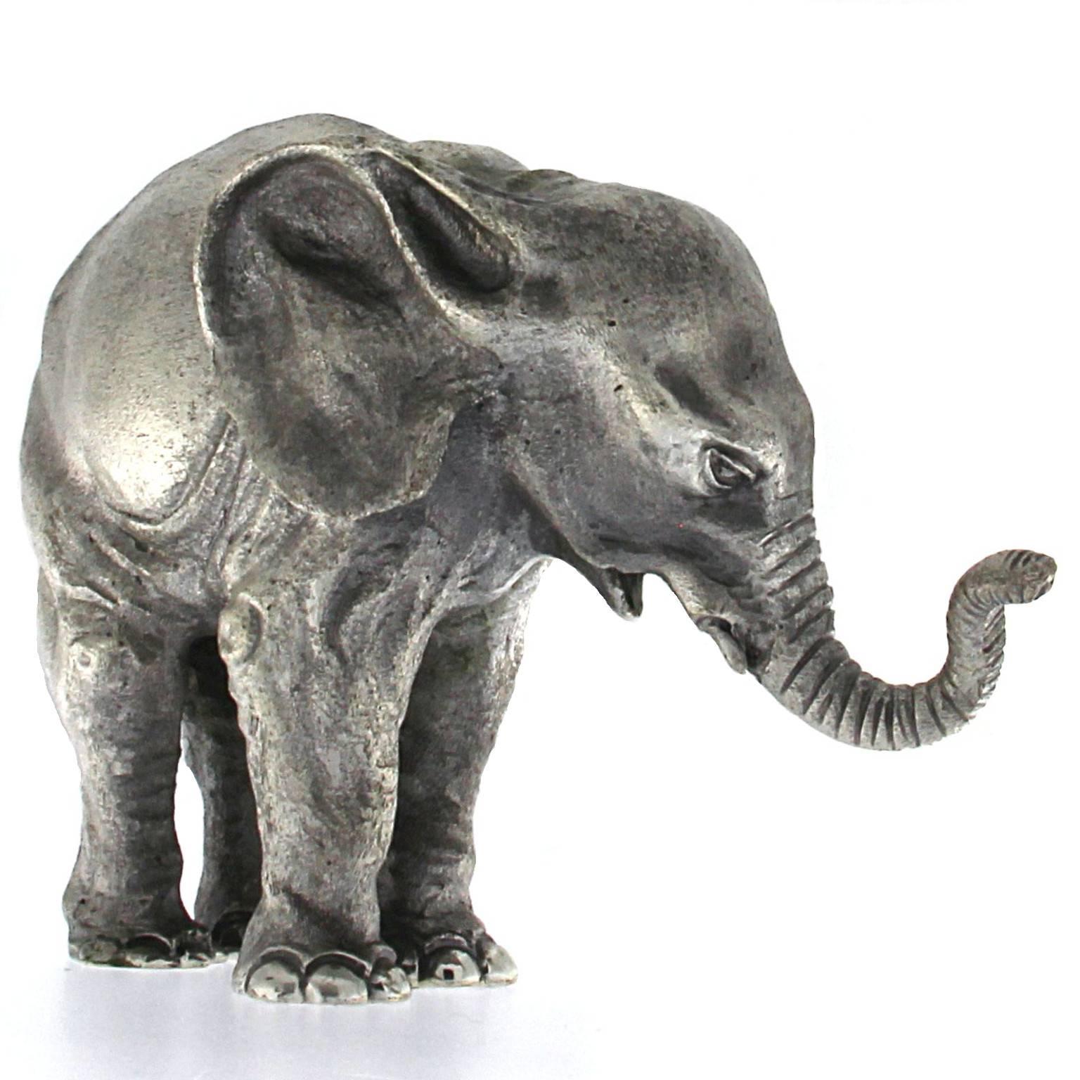 Scultura di cucciolo di elefante in argento in vendita 1