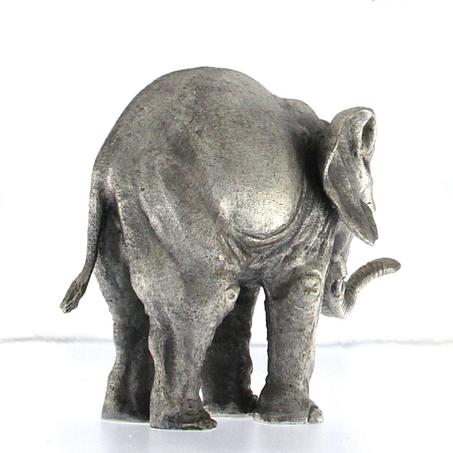 Scultura di cucciolo di elefante in argento in vendita 2