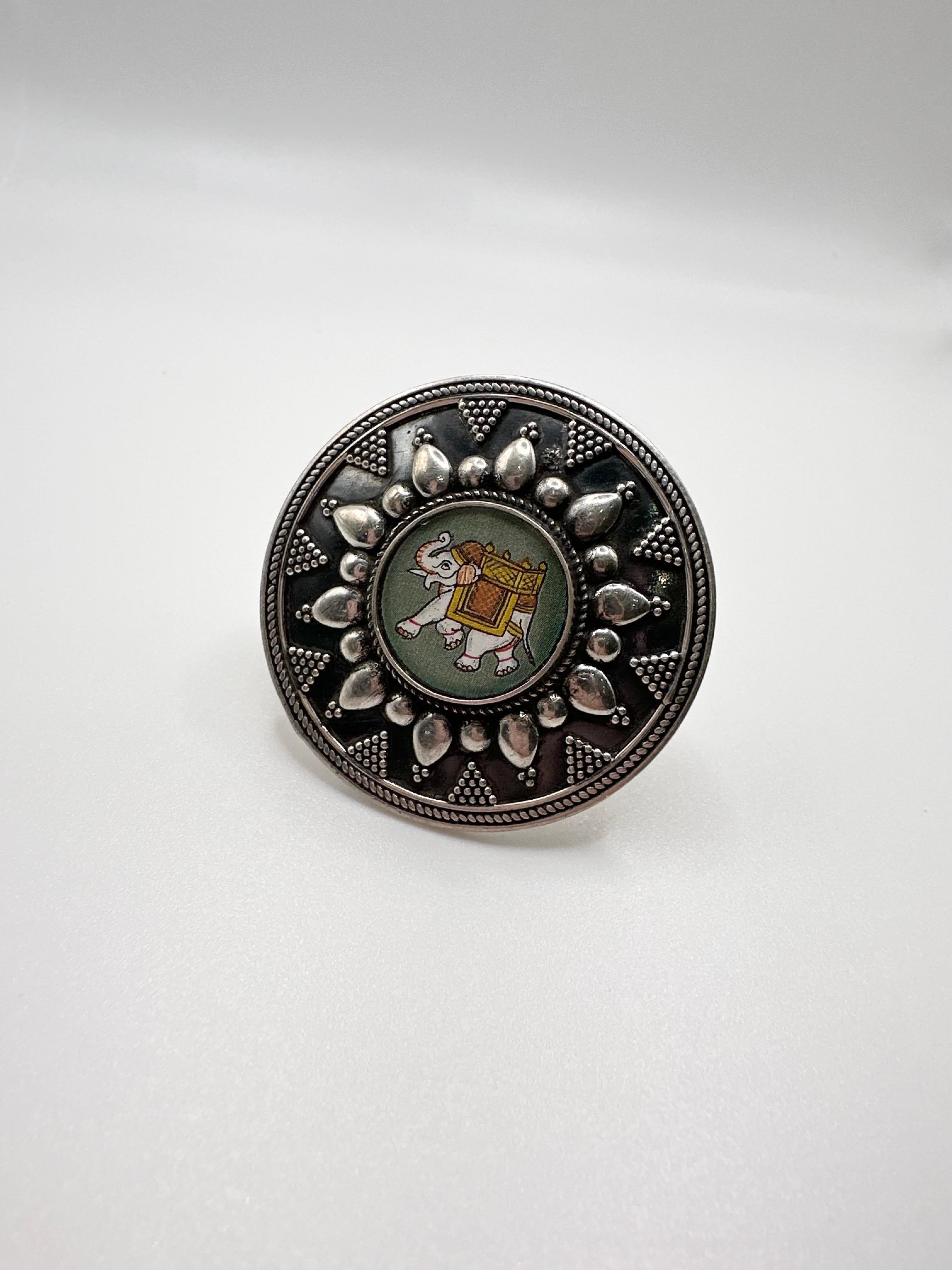 Unique Vintage silver ring with elephant in size 7 and can be adjusted in size.


*Item will come with a beautiful packaging and certificate of authenticity from laboratory in your name. 

**All items leave our premises with a certificate in buyers