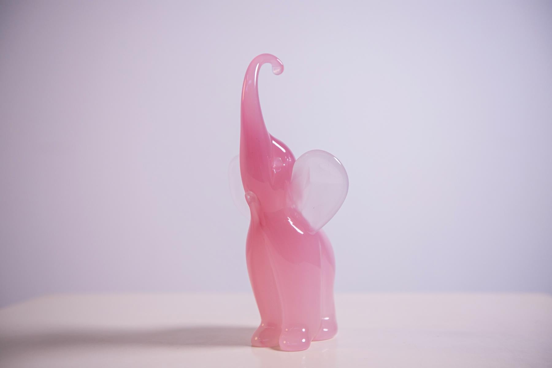 Mid-Century Modern Elephant Sculpture in Pink Murano Glass by Archimede Seguso, 1950s