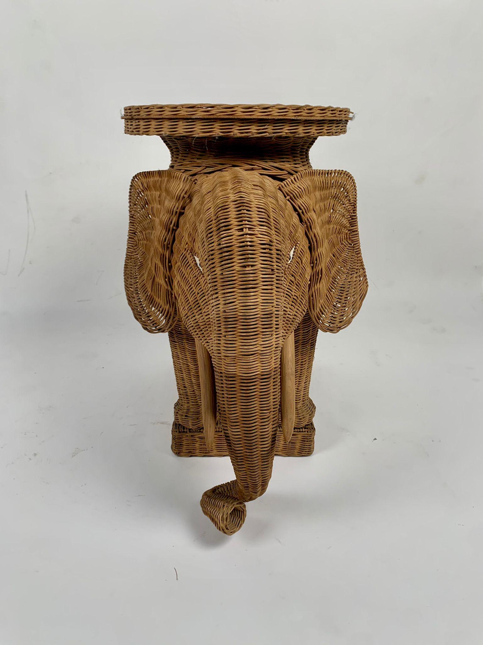 Late 20th Century Elephant-shaped wicker table made by Vivai del Sud, Italy, 1970s For Sale