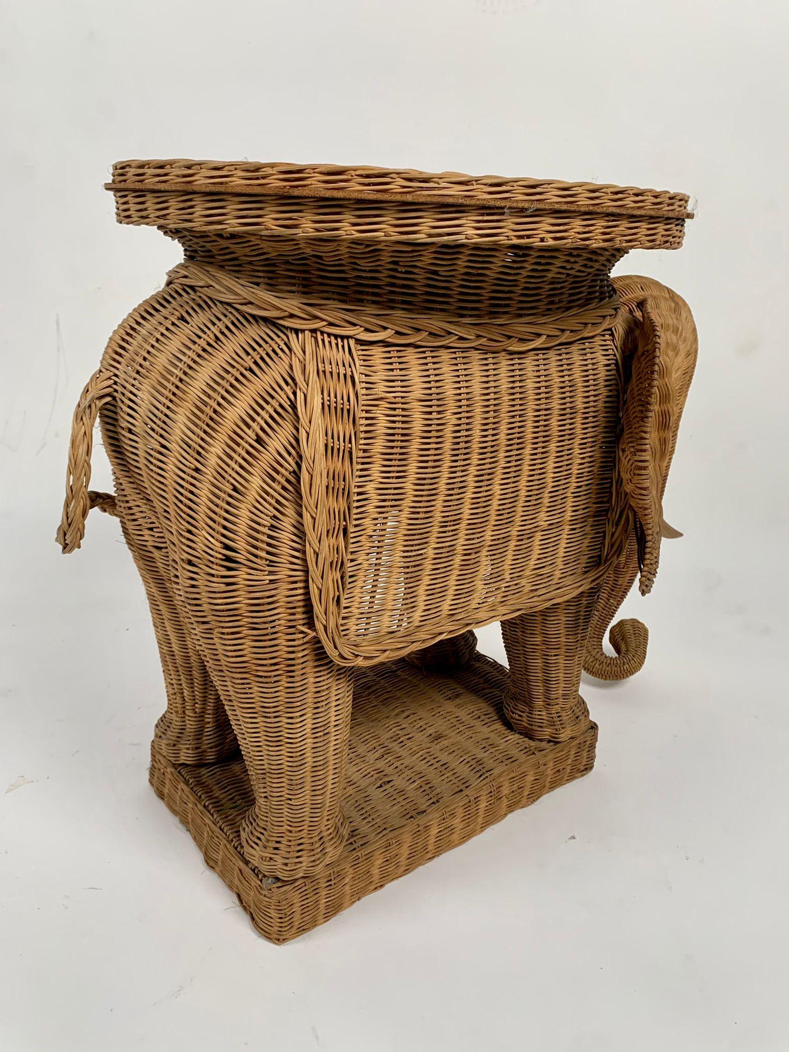 Elephant-shaped wicker table made by Vivai del Sud, Italy, 1970s For Sale 1
